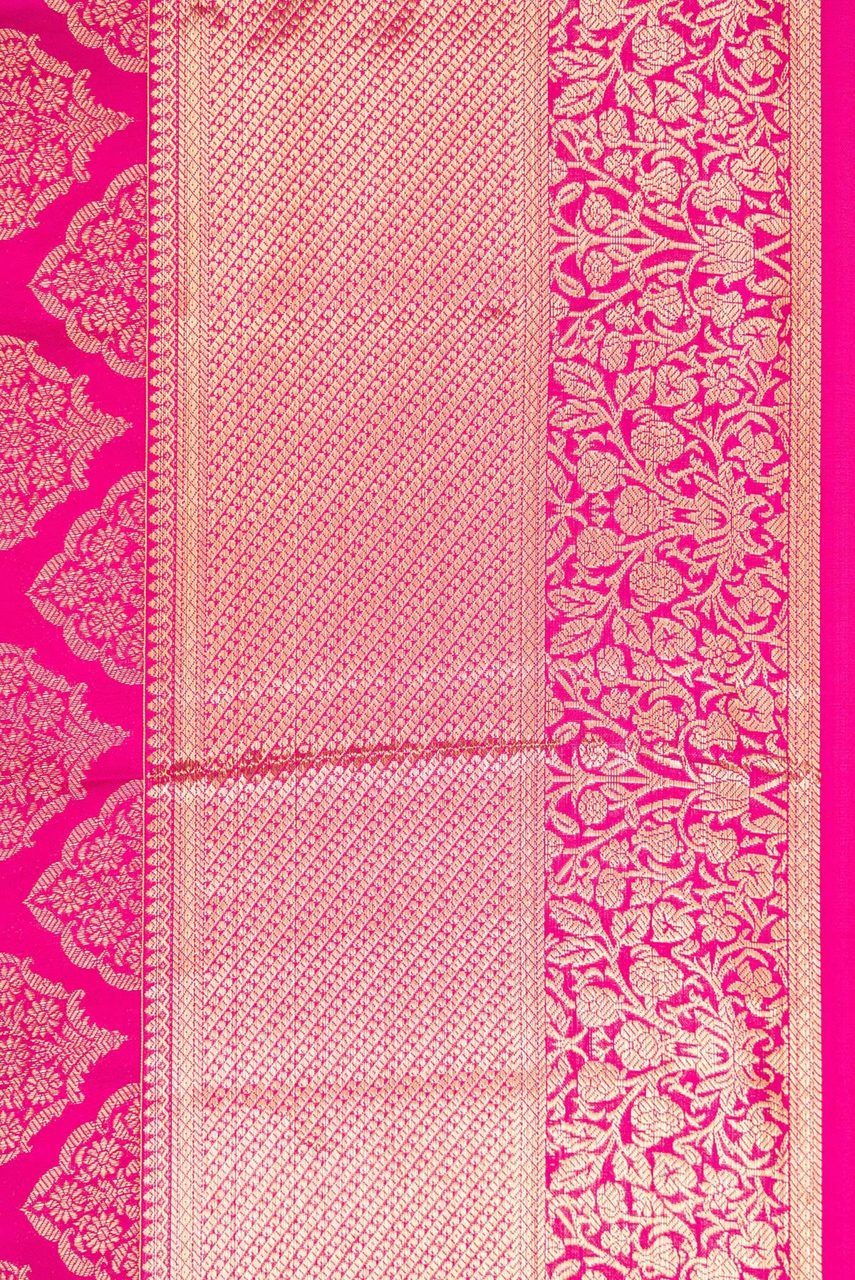 Border image of Pink Dual Tone Kanchipuram Silk Saree with Zari Brocade on the body and Zari Border. 