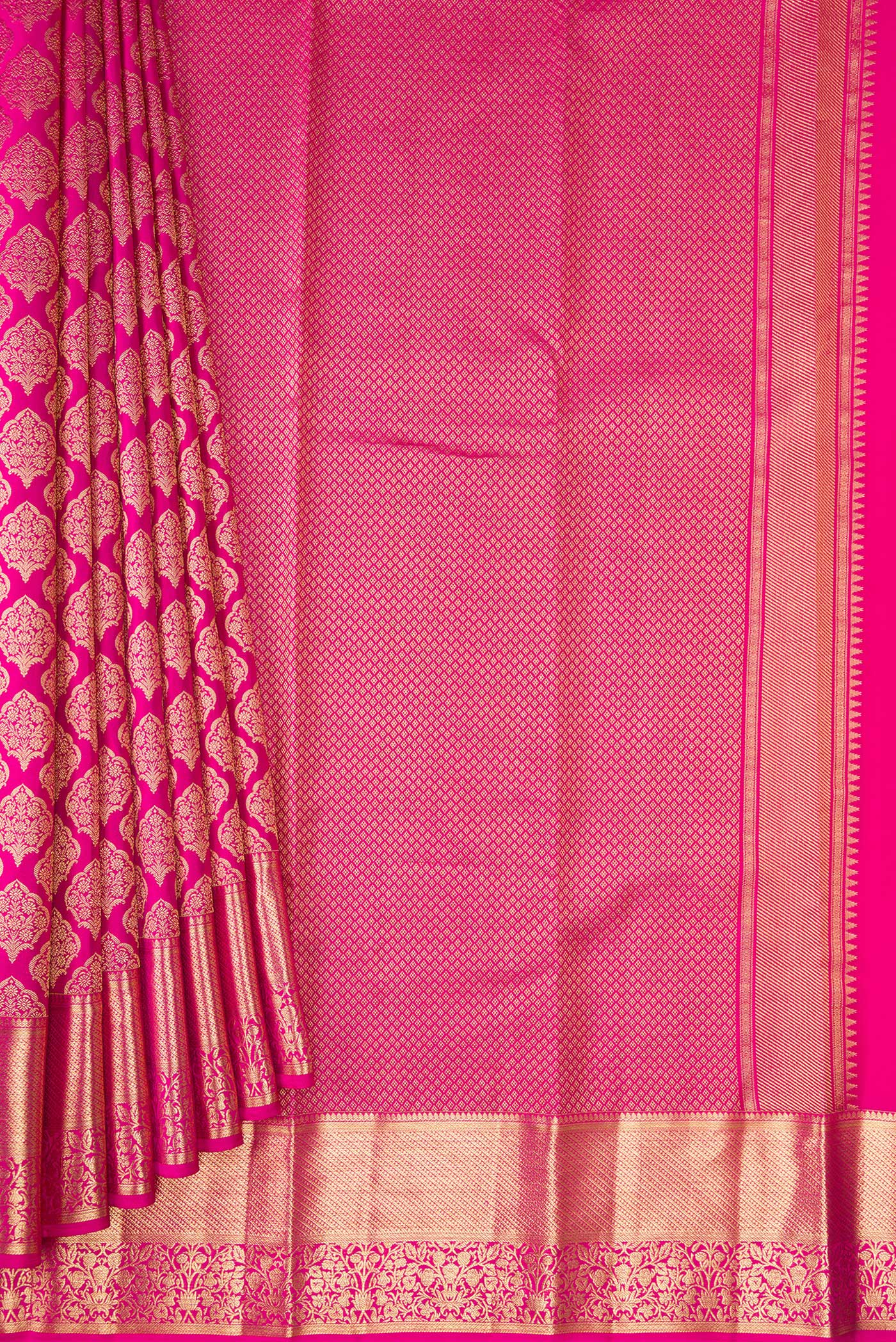 Pleats and pallu of Pink Dual Tone Kanchipuram Silk Saree with Zari Brocade on the body and Zari Border. 