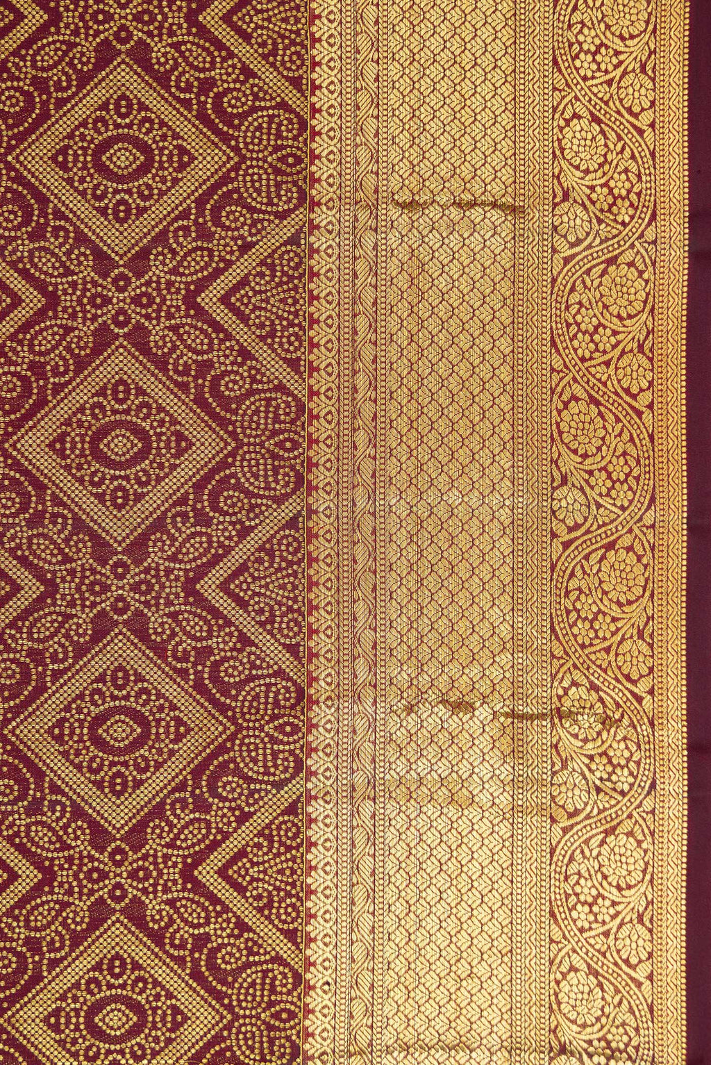 Border image of Maroon Dual Tone Kanchipuram Silk Saree with Zari Brocade on the body and Zari Border. 