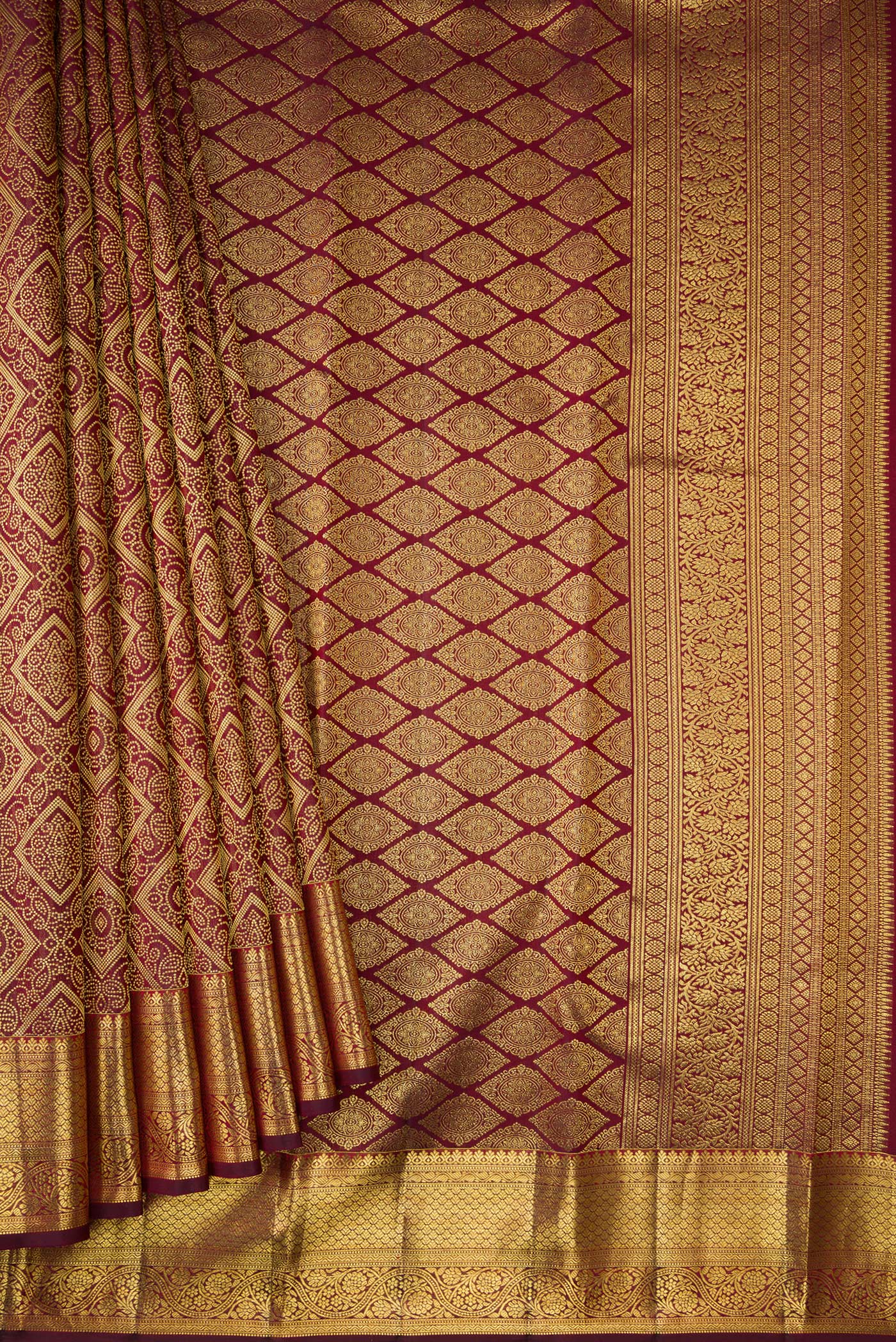 Pleats and pallu of Maroon Dual Tone Kanchipuram Silk Saree with Zari Brocade on the body and Zari Border. 
