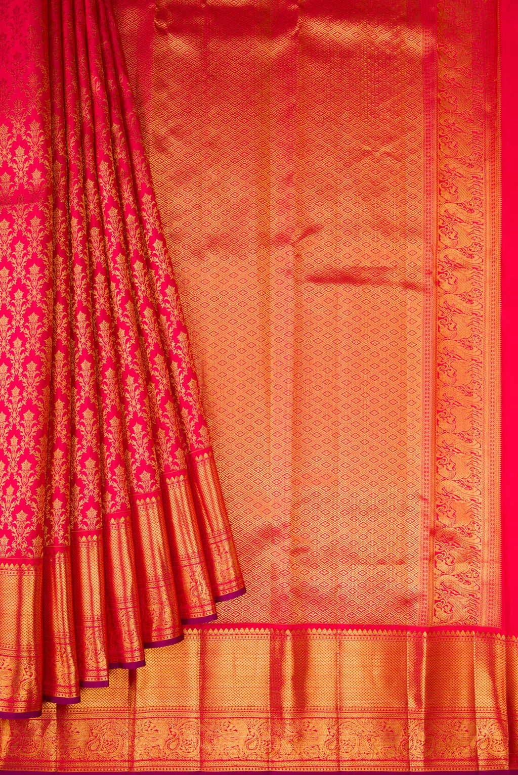 Pleats and pallu of Red Dual Tone Kanchipuram Silk Saree with Zari Brocade on the body and Zari Border. 