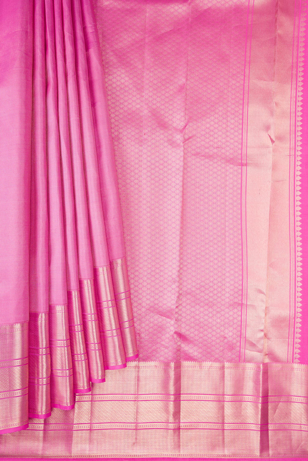 Pleats and pallu of Pink Dual Tone Kanchipuram Silk Saree with Zari Brocade on the body and Zari Border. 