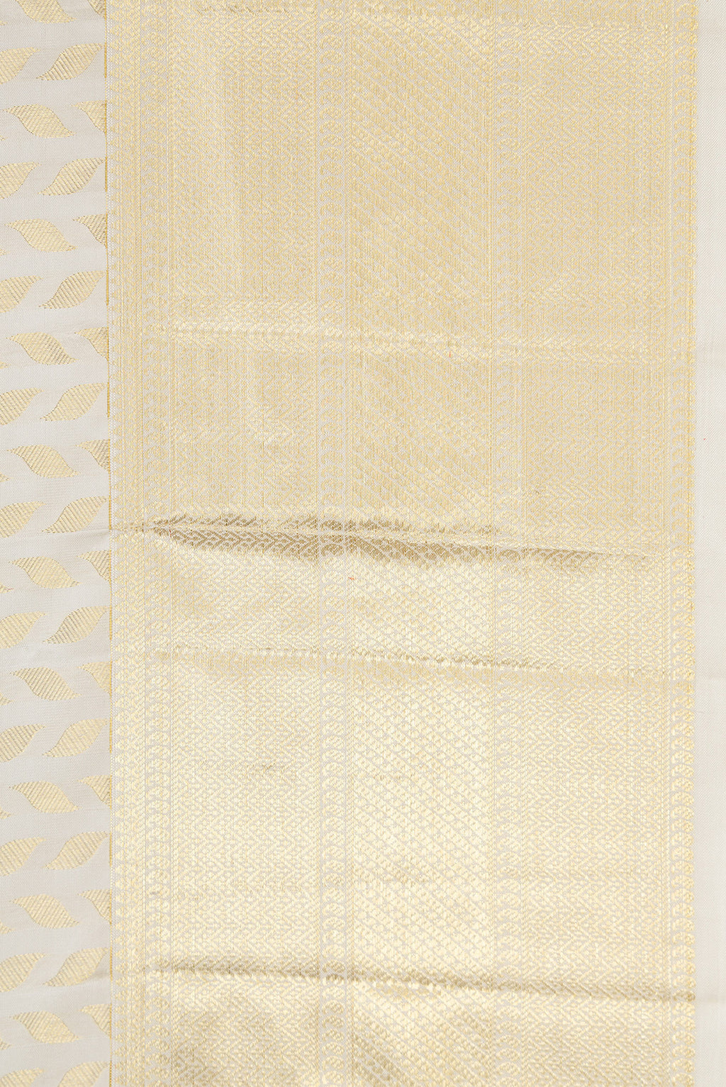 Border image of Off White Dual Tone Kanchipuram Silk Saree with Zari Brocade on the body and Zari Border. 
