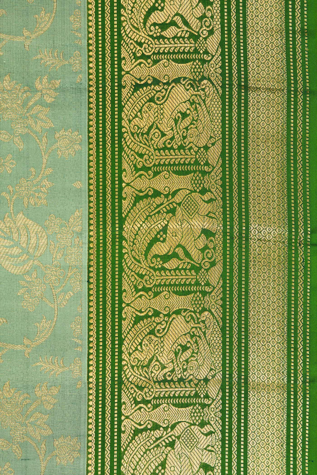 Border image of Mehandi Green Dual Tone Kanchipuram Silk Saree with Zari Brocade on the body and Zari Border. 