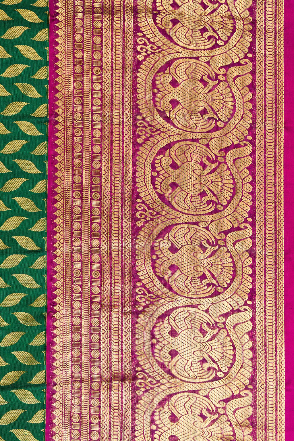 Border image of Bottle Green Dual Tone Kanchipuram Silk Saree with Zari Brocade on the body and Zari Border. 