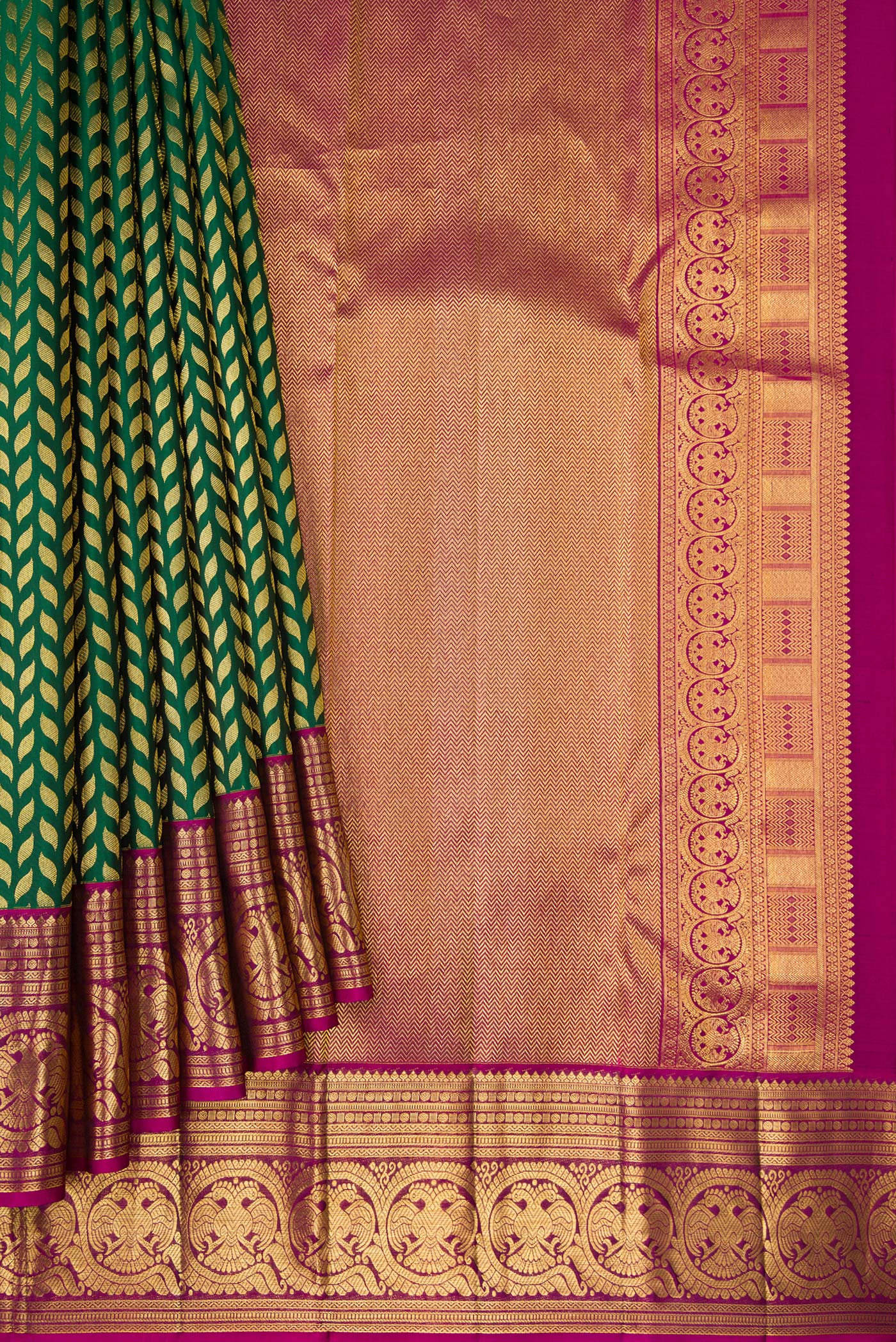 Pleats and pallu of Bottle Green Dual Tone Kanchipuram Silk Saree with Zari Brocade on the body and Zari Border. 