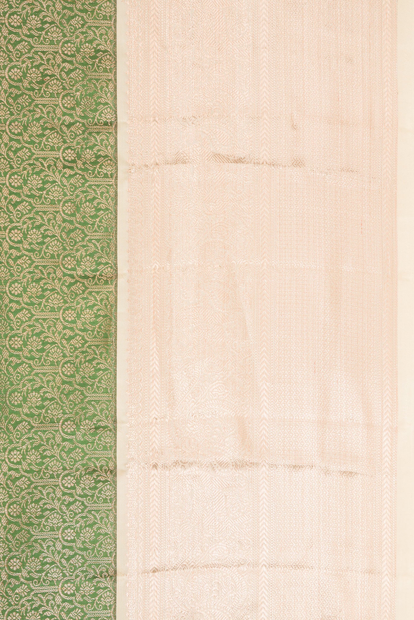 Border image of Mehandi Green Dual Tone Kanchipuram Silk Saree with Zari Brocade on the body and Zari Border. 