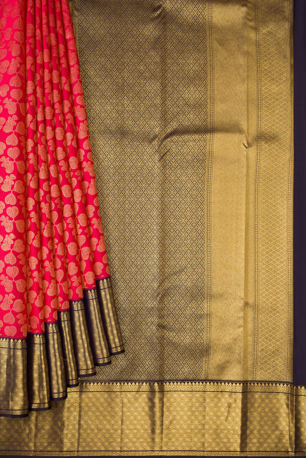 Pleats and pallu of Dark Pink Dual Tone Kanchipuram Silk Saree with Zari Brocade on the body and Zari Border. 