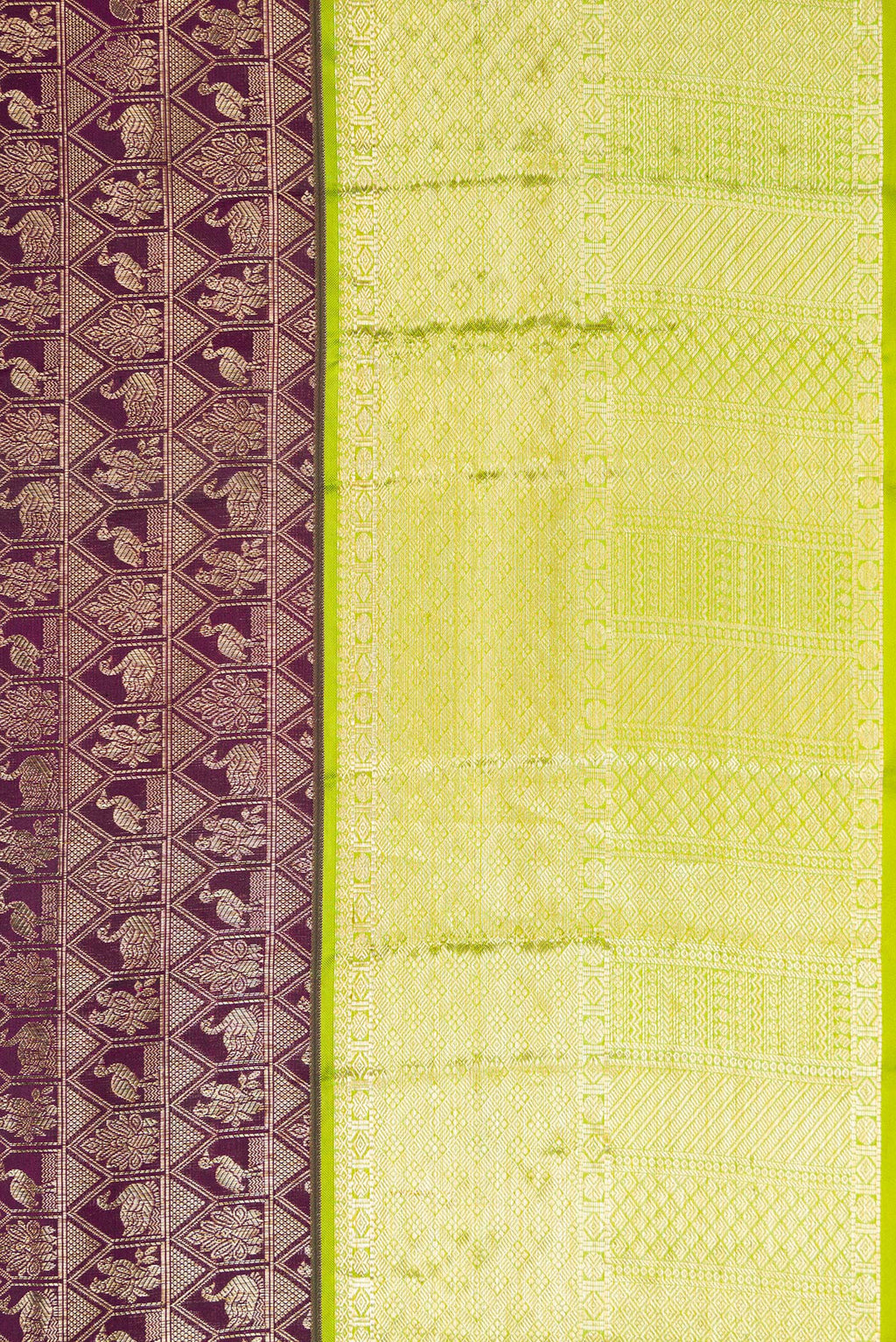 Border image of Magenta Dual Tone Kanchipuram Silk Saree with Zari Brocade on the body and Zari Border. 