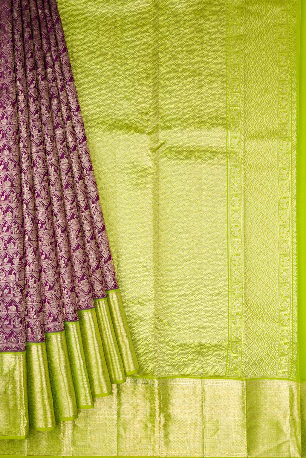 Pleats and pallu of Magenta Dual Tone Kanchipuram Silk Saree with Zari Brocade on the body and Zari Border. 
