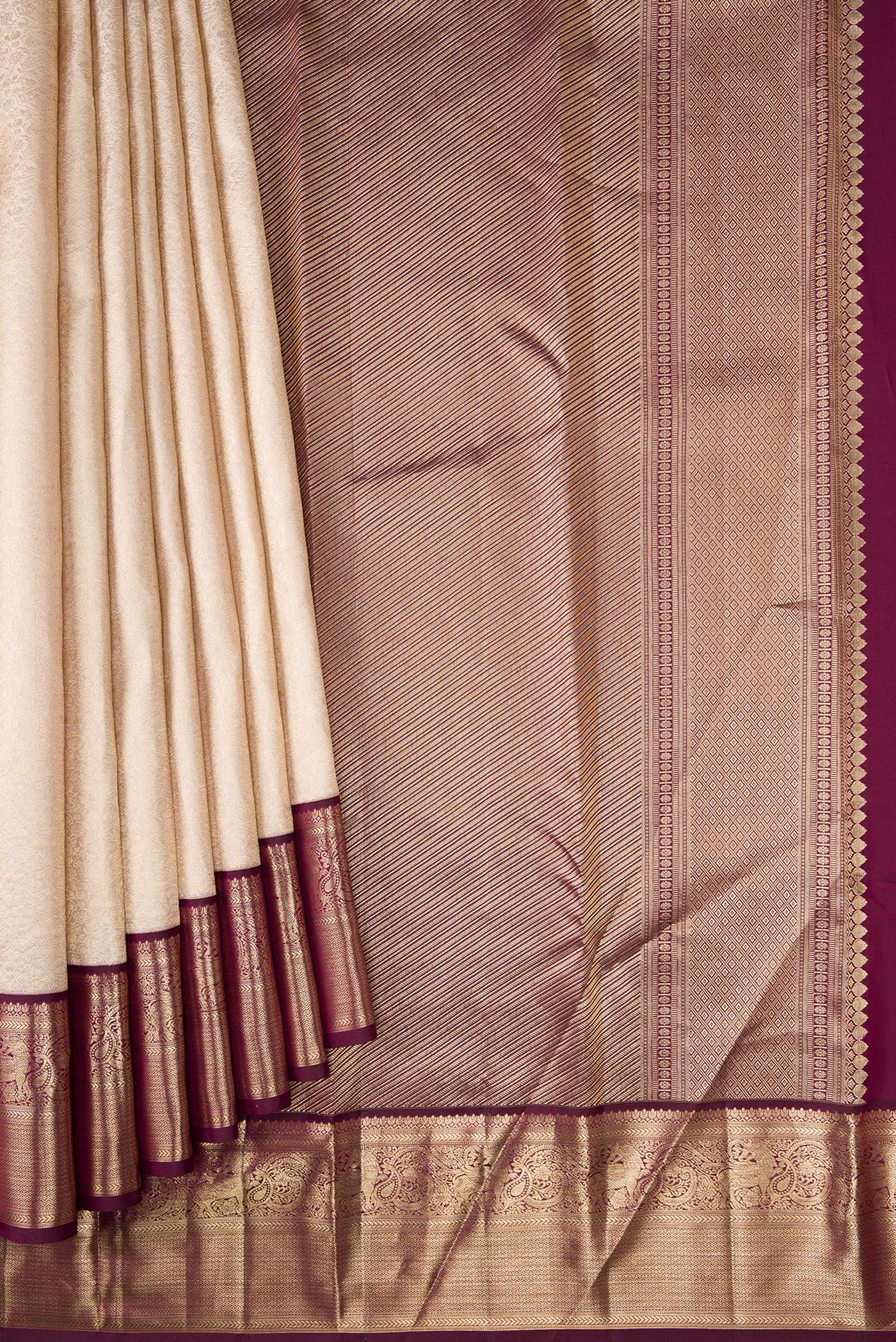 Pleats and pallu of Brown Dual Tone Kanchipuram Silk Saree with Zari Brocade on the body and Zari Border. 