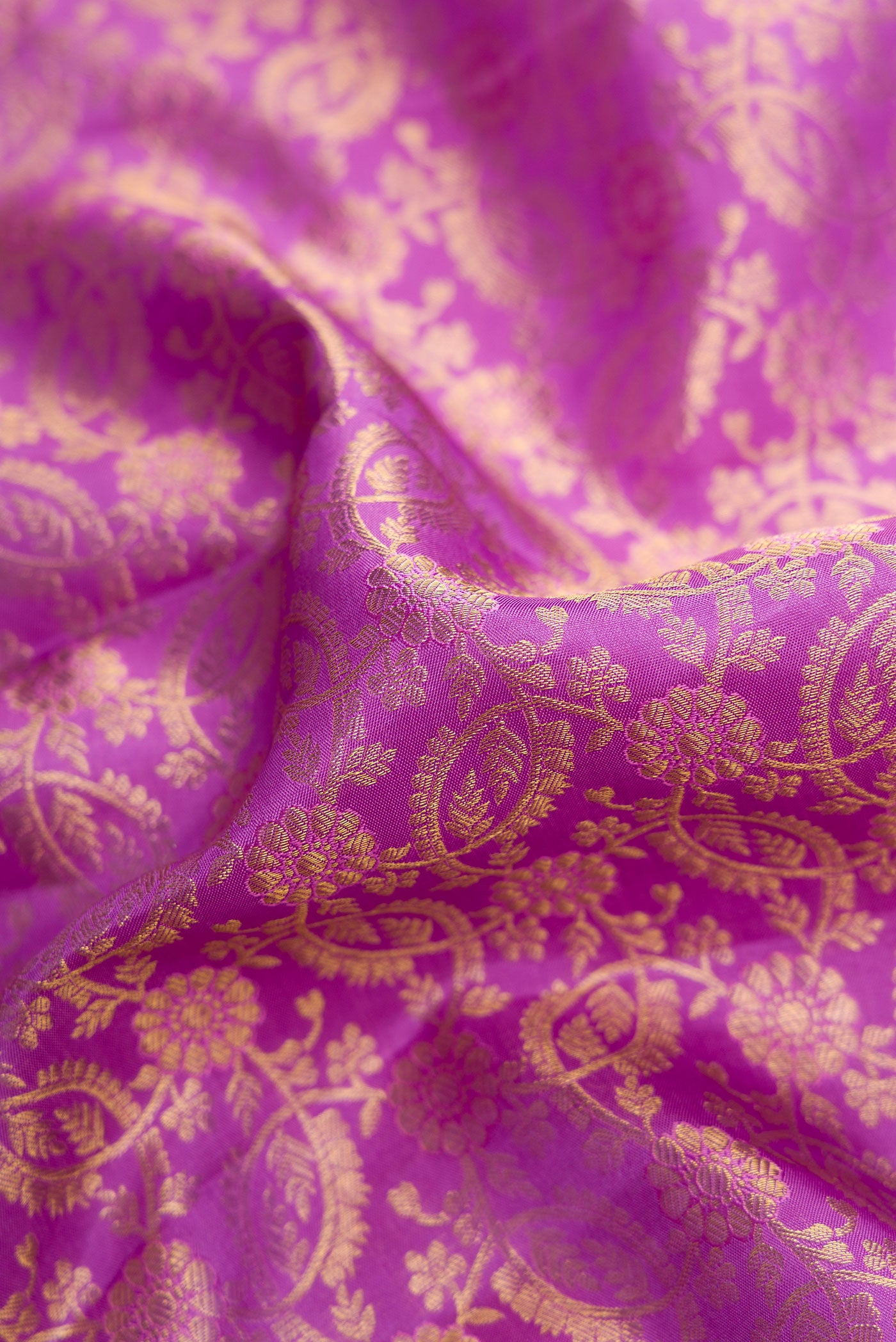 Close up of Lavender Dual Tone Kanchipuram Silk Saree with Zari Brocade on the body and Zari Border.  displaying folds