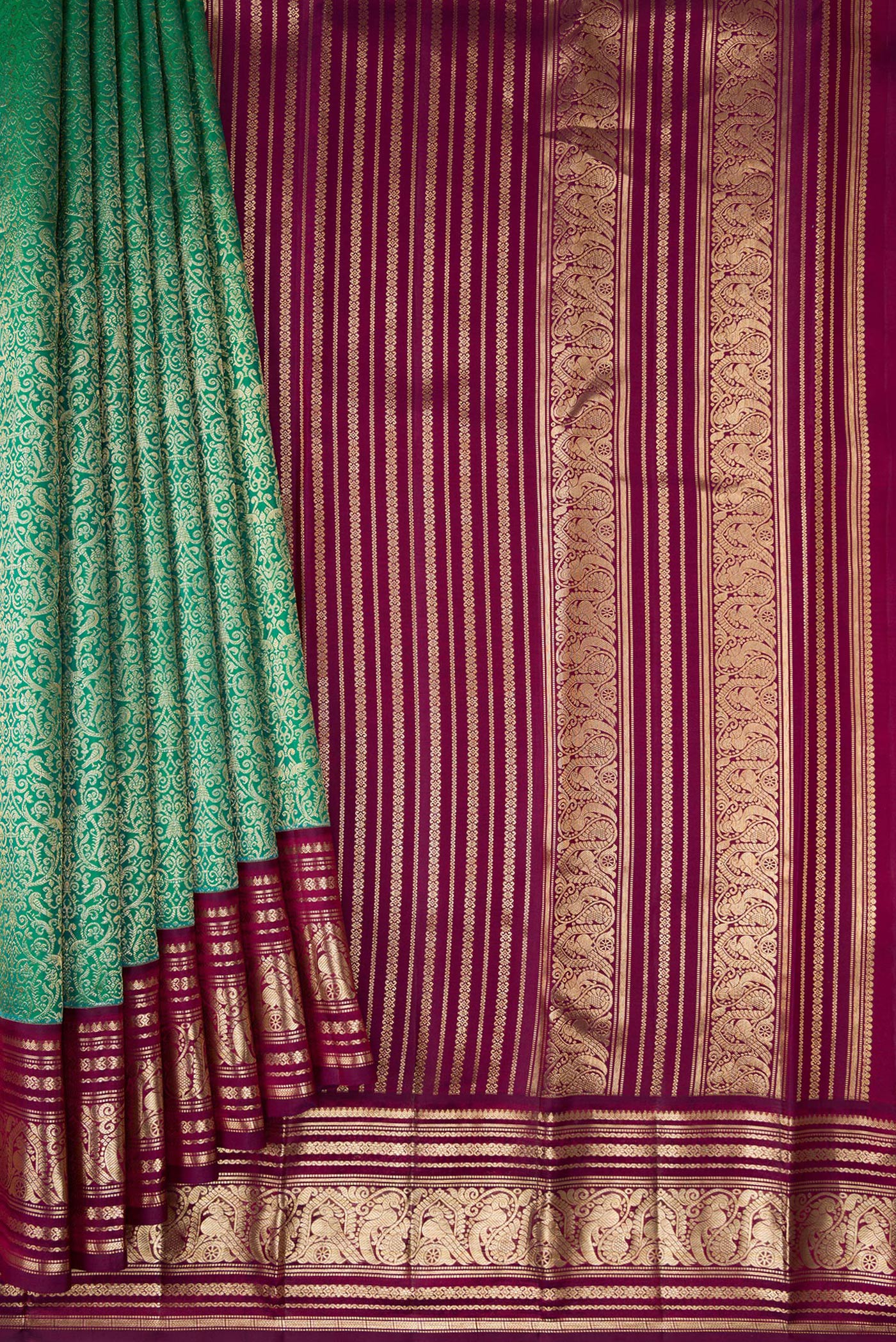 Pleats and pallu of Sea Green Dual Tone Kanchipuram Silk Saree with Zari Brocade on the body and Zari Border. 