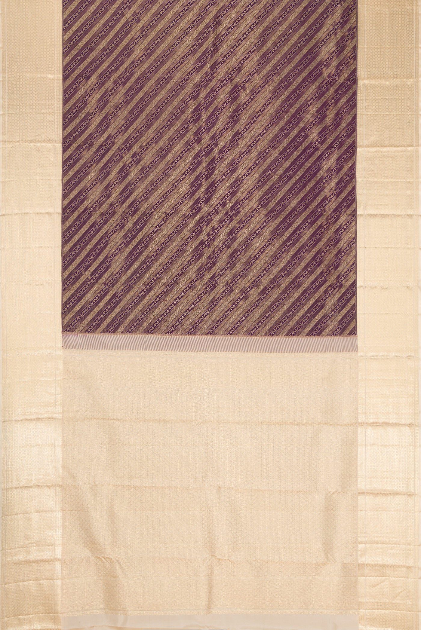 Flat view of Purple Dual Tone Kanchipuram Silk Saree with Zari Brocade on the body and Zari Border. 