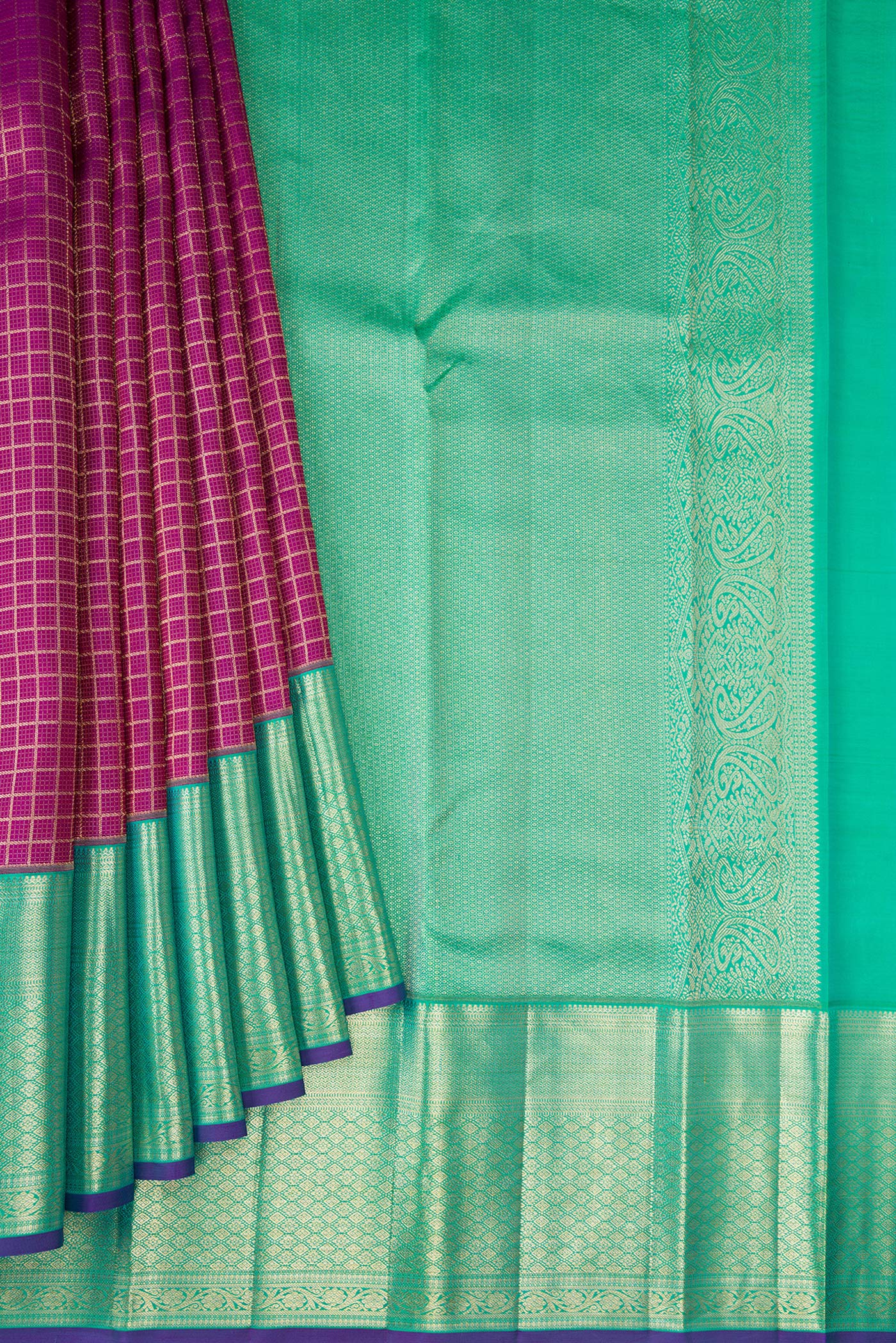 Pleats and pallu of Purple Dual Tone Kanchipuram Silk Saree with Zari Brocade on the body and Zari Border. 
