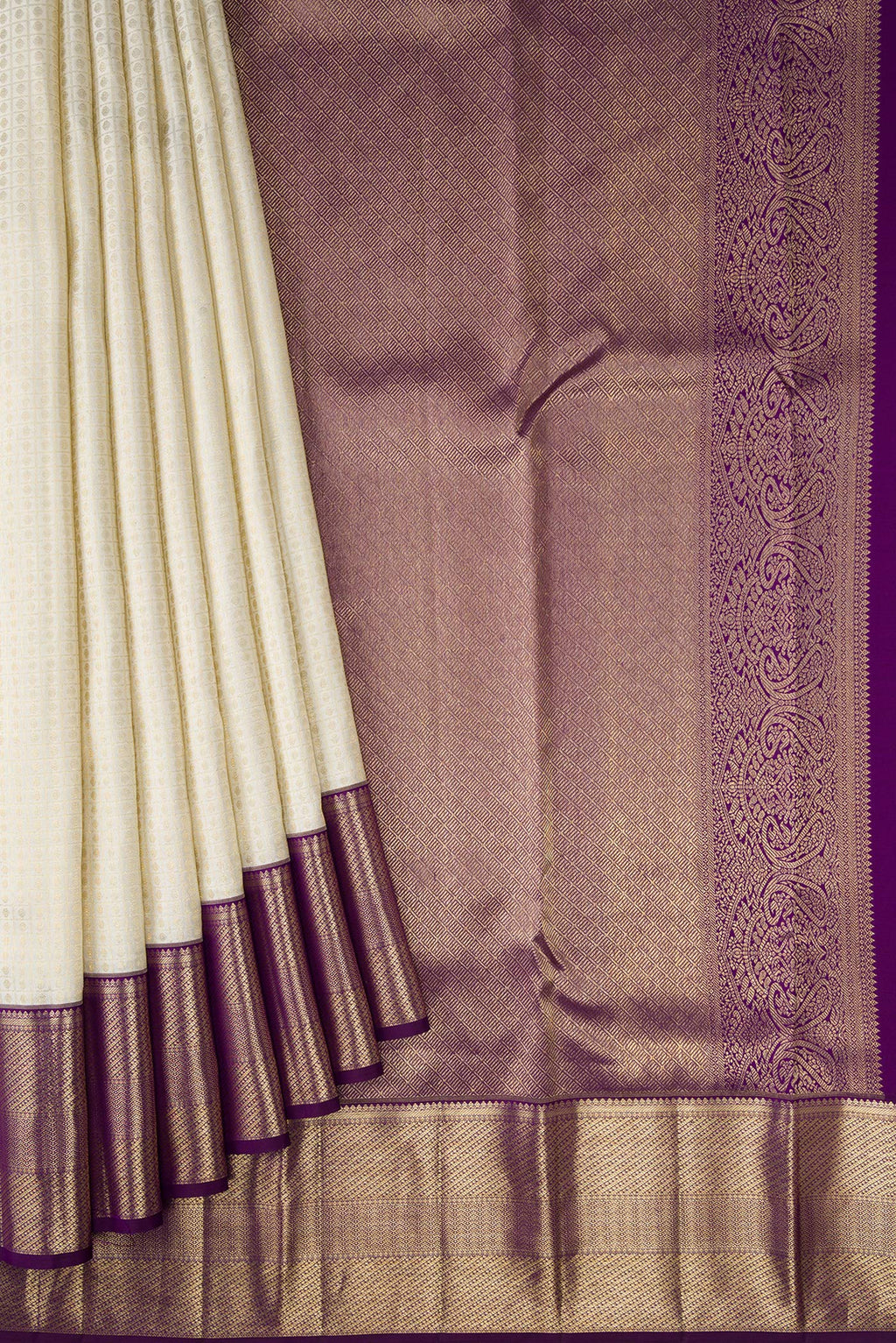 Pleats and pallu of Off White Dual Tone Kanchipuram Silk Saree with Zari Brocade on the body and Zari Border. 