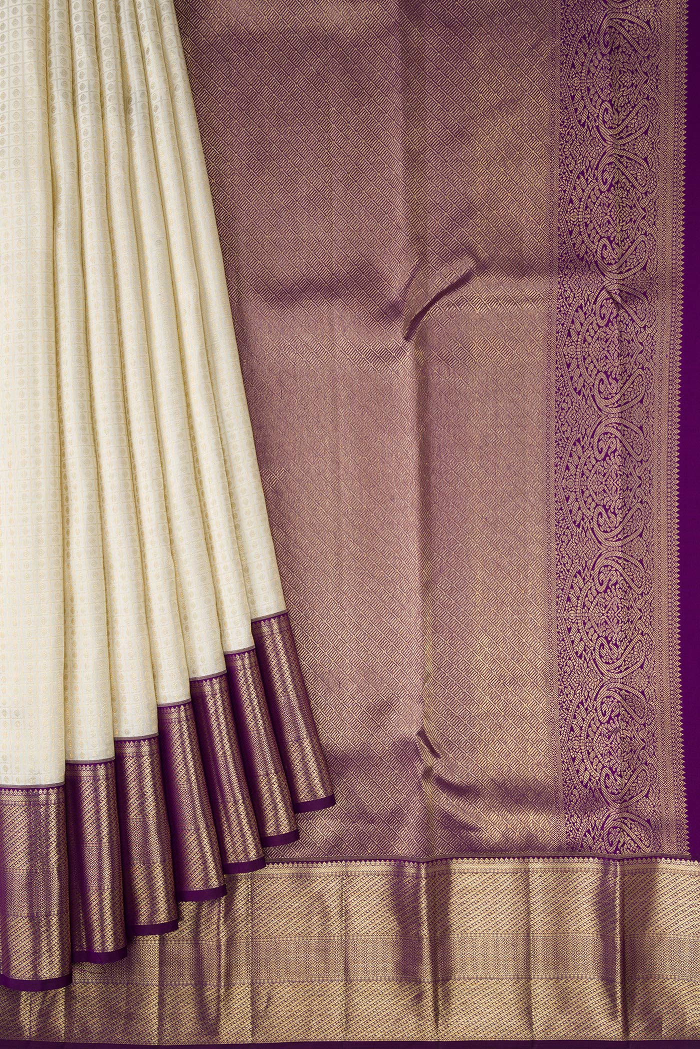 Pleats and pallu of Off White Dual Tone Kanchipuram Silk Saree with Zari Brocade on the body and Zari Border. 
