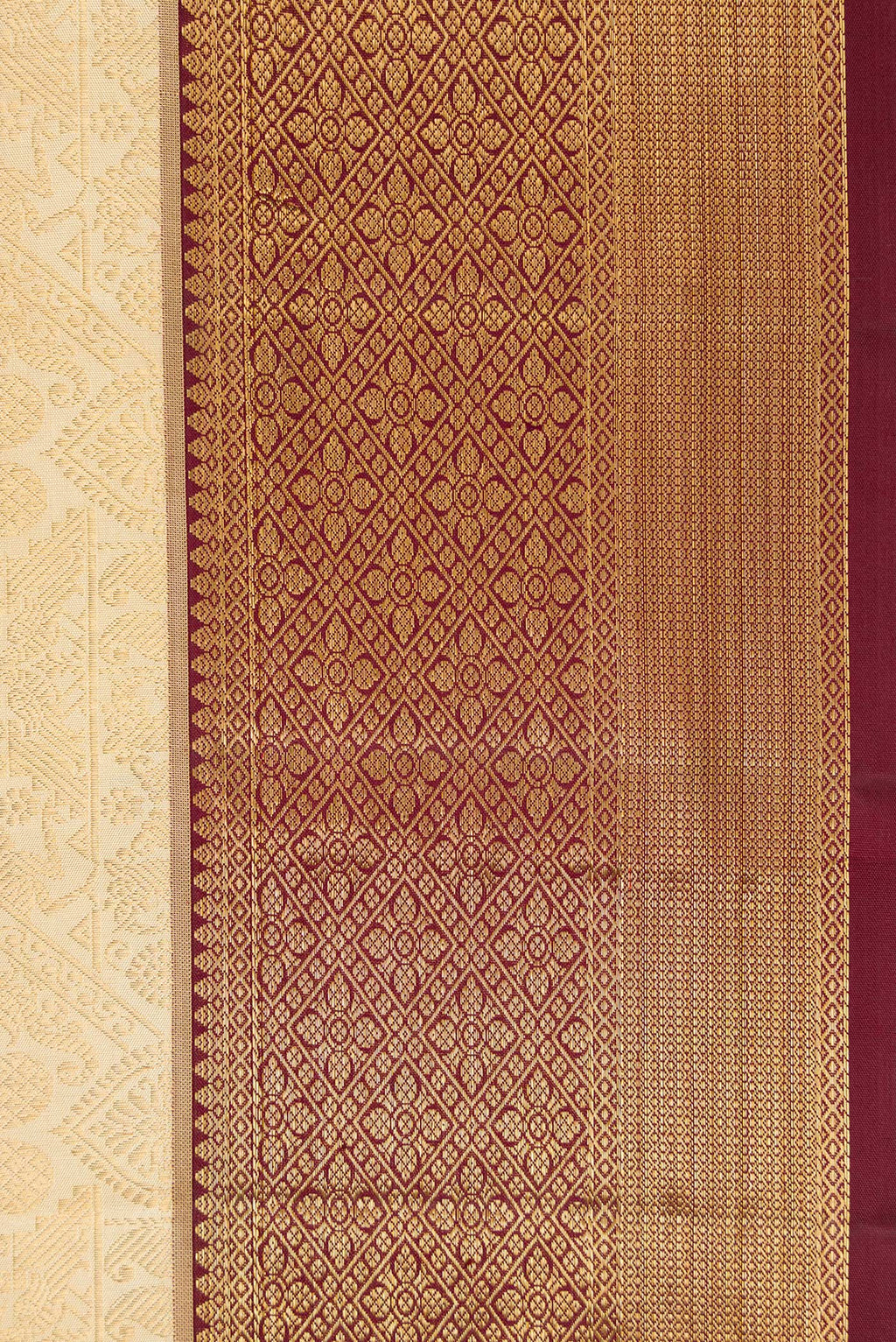 Border image of Gold Dual Tone Kanchipuram Silk Saree with Zari Brocade on the body and Zari Border. 