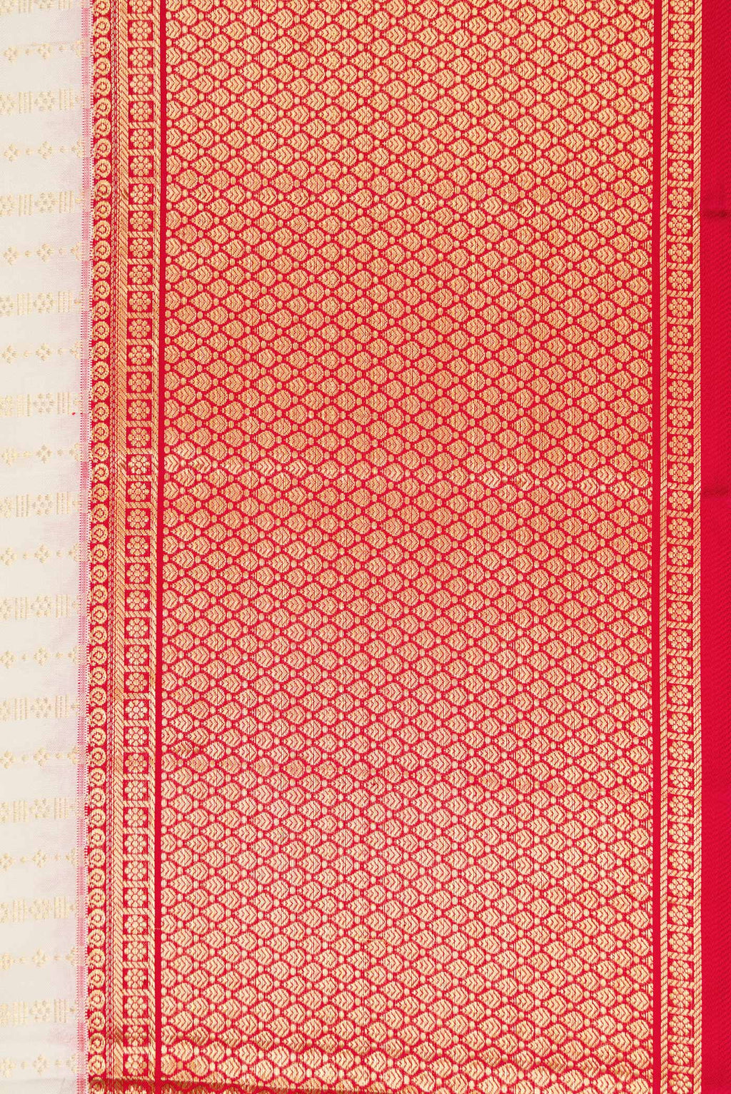 Border image of Off White Dual Tone Kanchipuram Silk Saree with Zari Brocade on the body and Zari Border. 