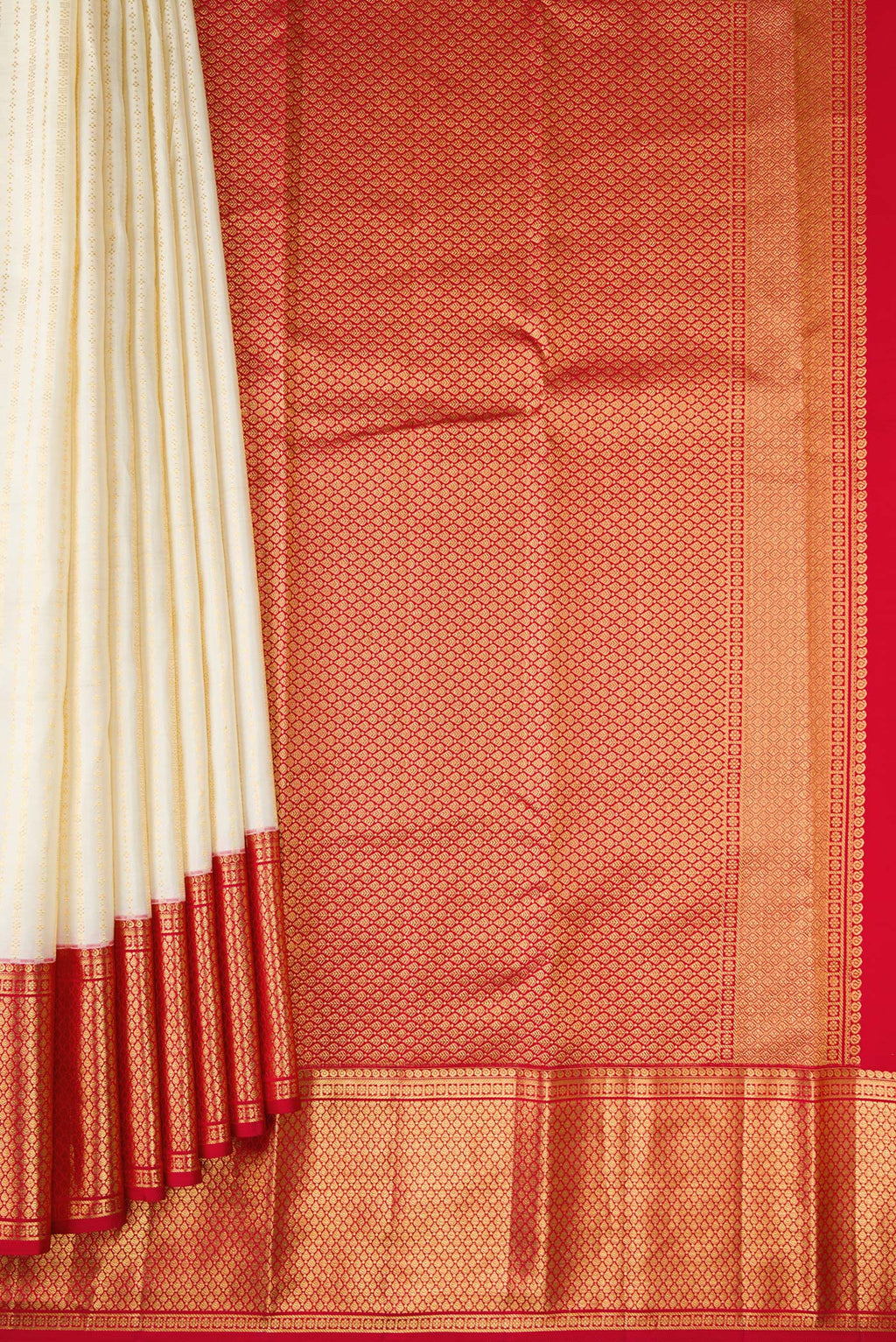 Pleats and pallu of Off White Dual Tone Kanchipuram Silk Saree with Zari Brocade on the body and Zari Border. 