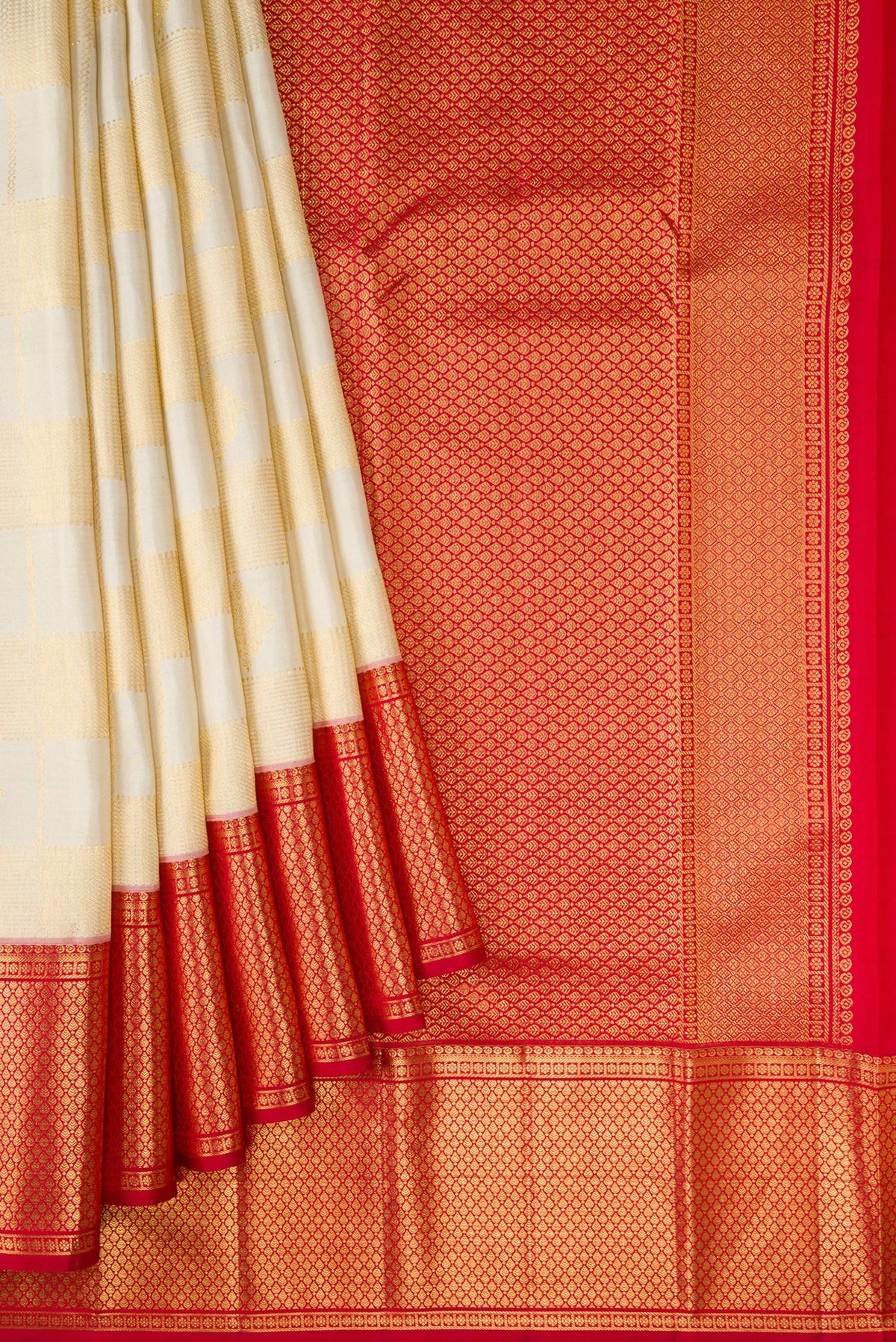 Pleats and pallu of Off White Dual Tone Kanchipuram Silk Saree with Zari Brocade on the body and Zari Border. 
