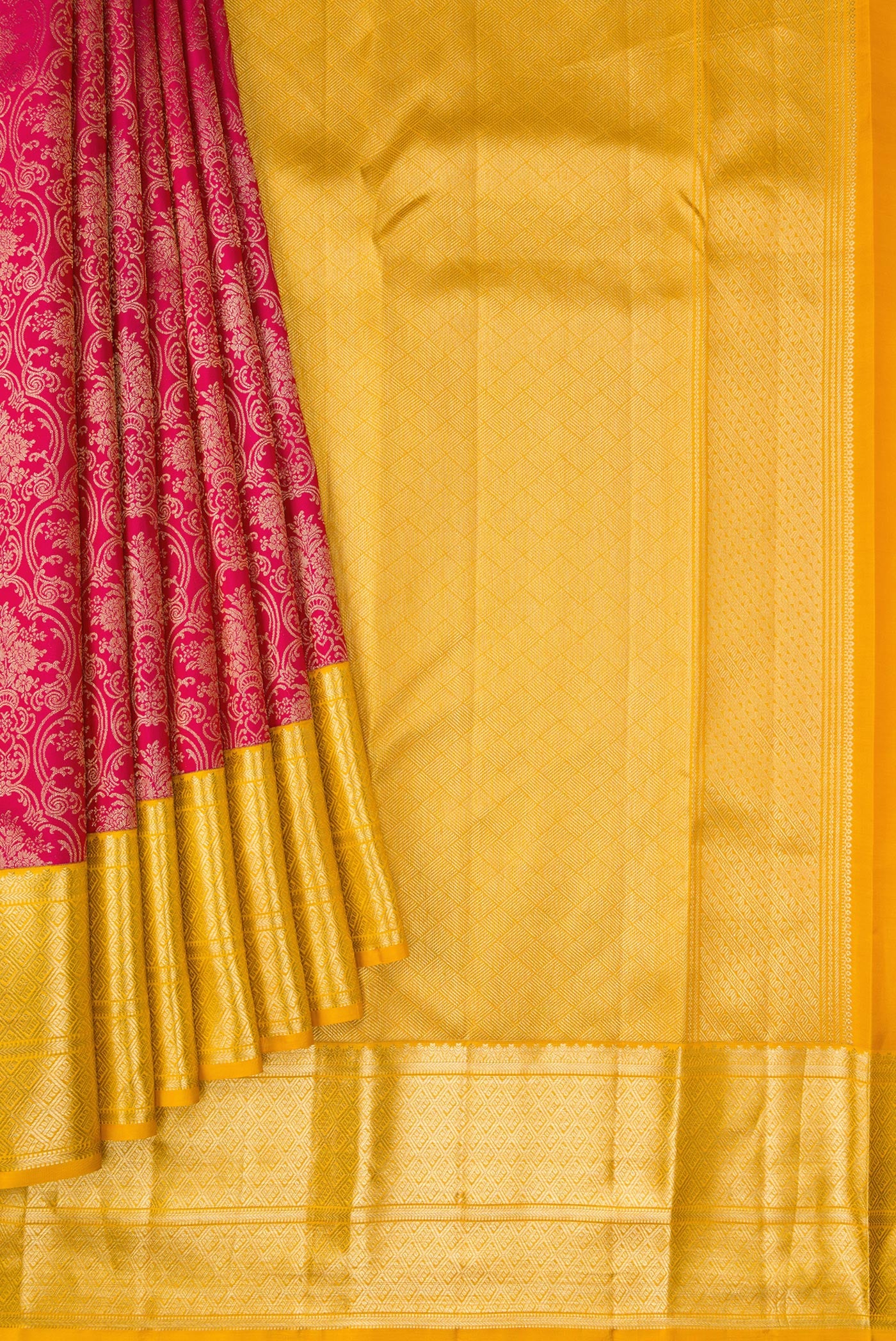 Pleats and pallu of Pink Dual Tone Kanjivaram Silk Saree with Zari Brocade on the body and Zari Border. 