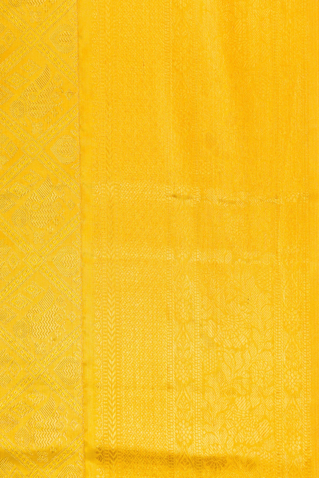 Border image of Gold Dual Tone Kanchipuram Tissue Silk Saree with Zari Brocade on the body and Zari Border. 