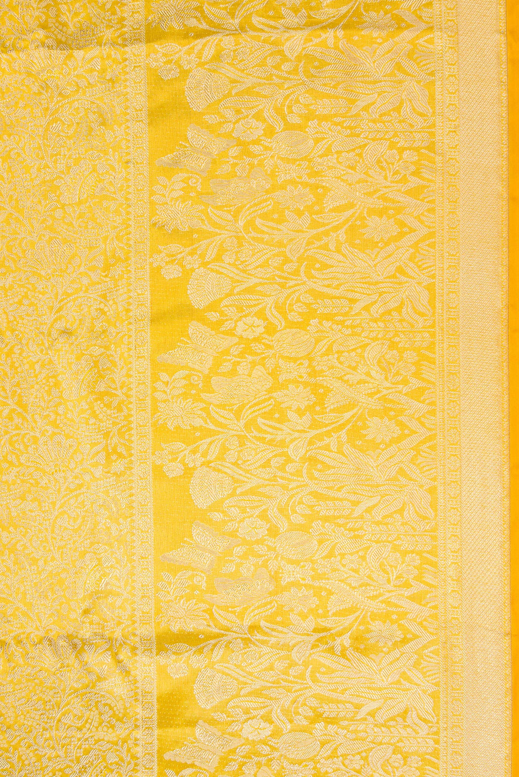 Border image of Gold Dual Tone Kanjivaram Tissue Silk Saree with Zari Brocade on the body and Zari Border. 