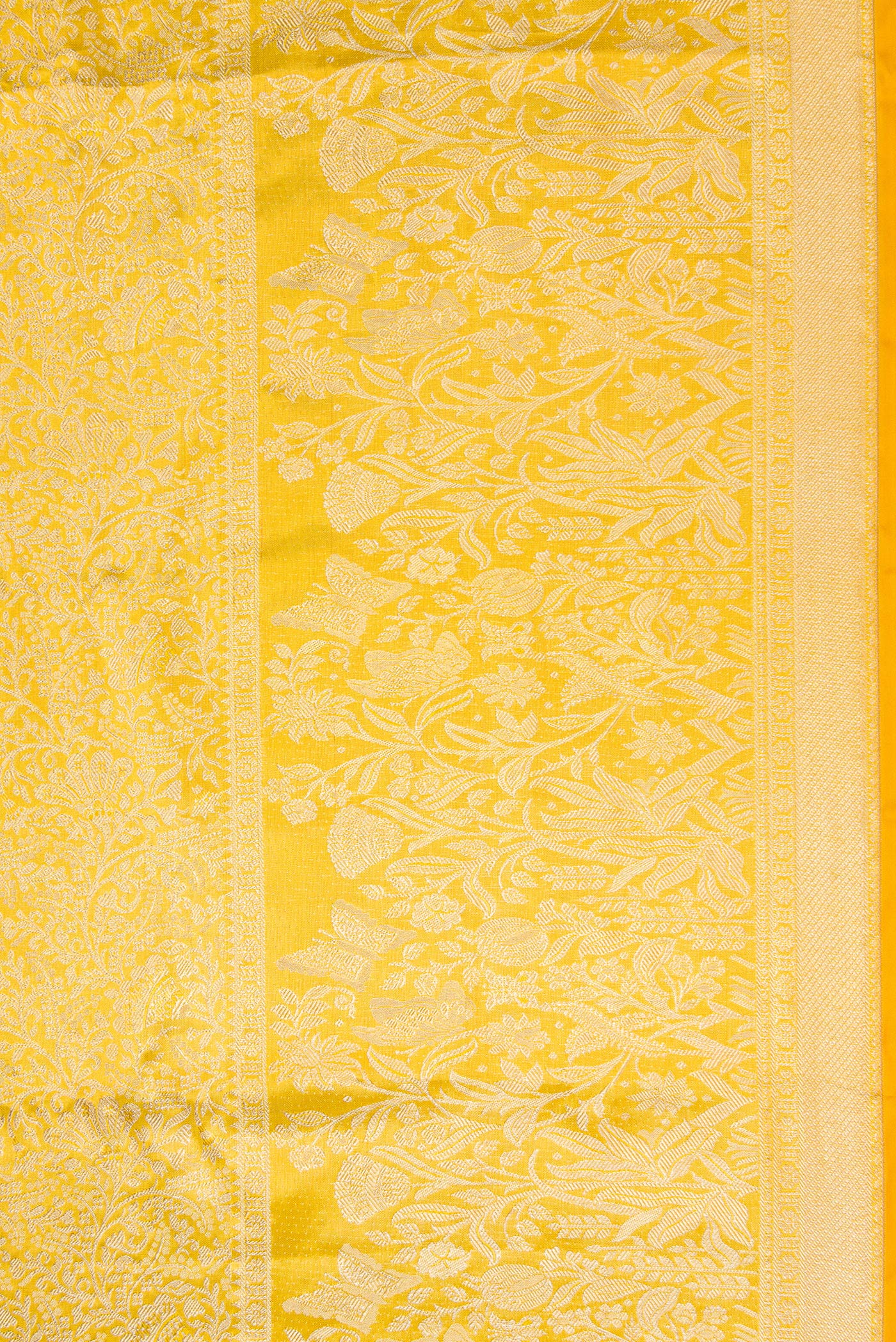 Border image of Gold Dual Tone Kanjivaram Tissue Silk Saree with Zari Brocade on the body and Zari Border. 