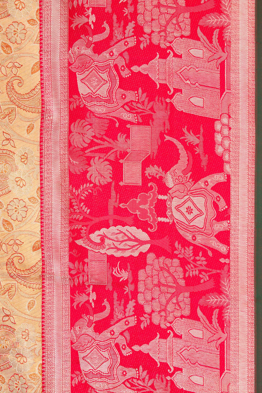 Border image of Gold Dual Tone Kanjivaram Tissue Silk Saree with Zari Brocade on the body and Fancy Border. 