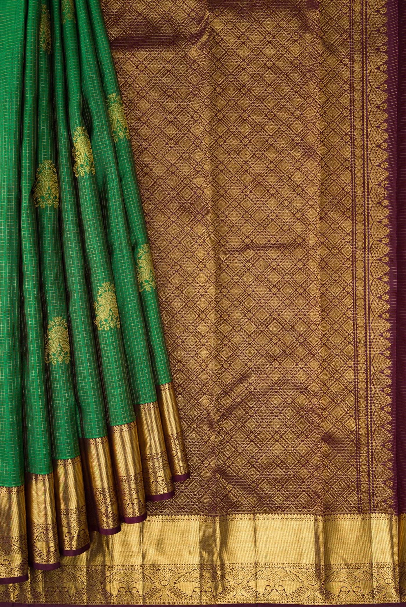 Pleats and pallu of Green Dual Tone Kanchipuram Silk Saree with Stripes on the body and Zari Border. 