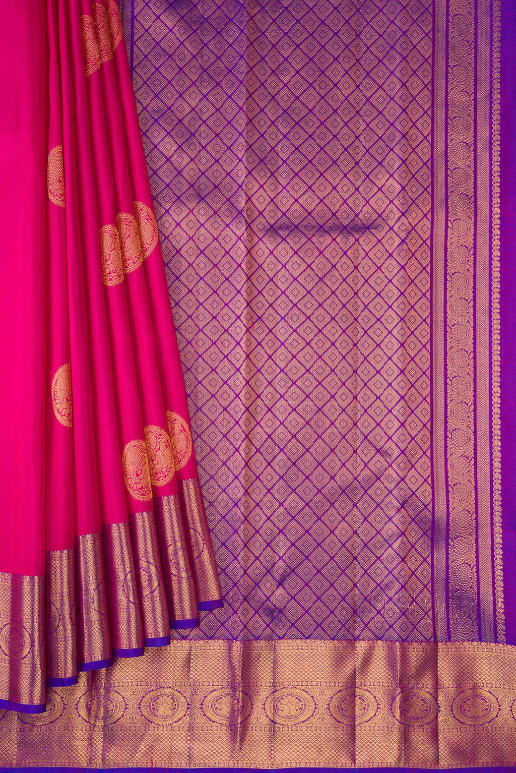 Pleats and pallu of Dark Pink Dual Tone Kanjivaram Silk Saree with Zari Butta on the body and Zari Border. 