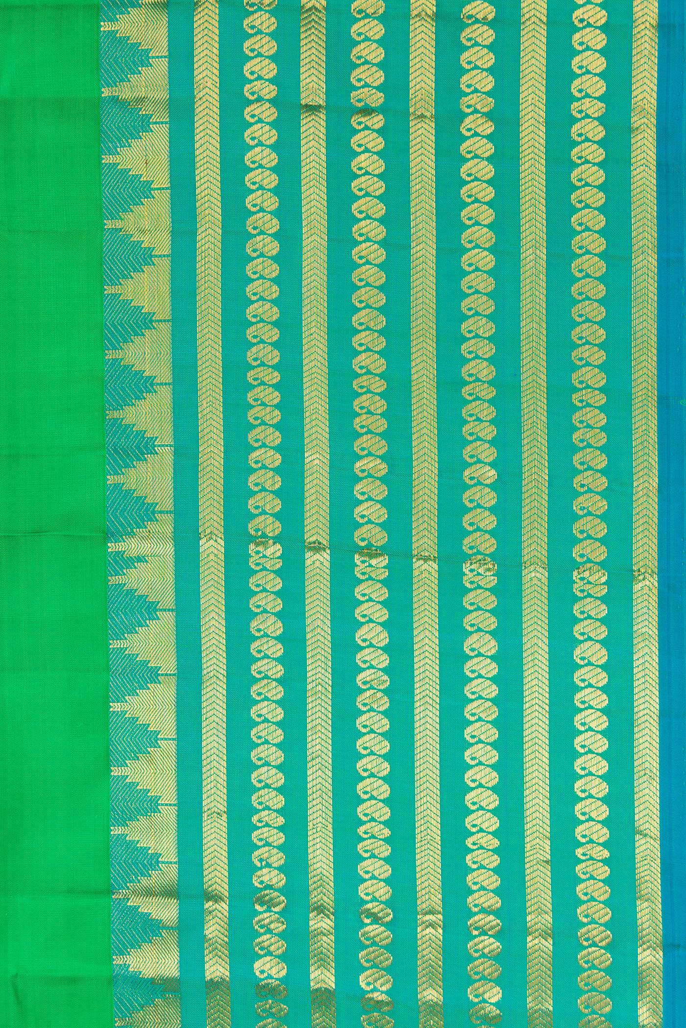 Border image of Green Dual Tone Kanchipuram Silk Saree with Zari Butta on the body and Zari Border. 