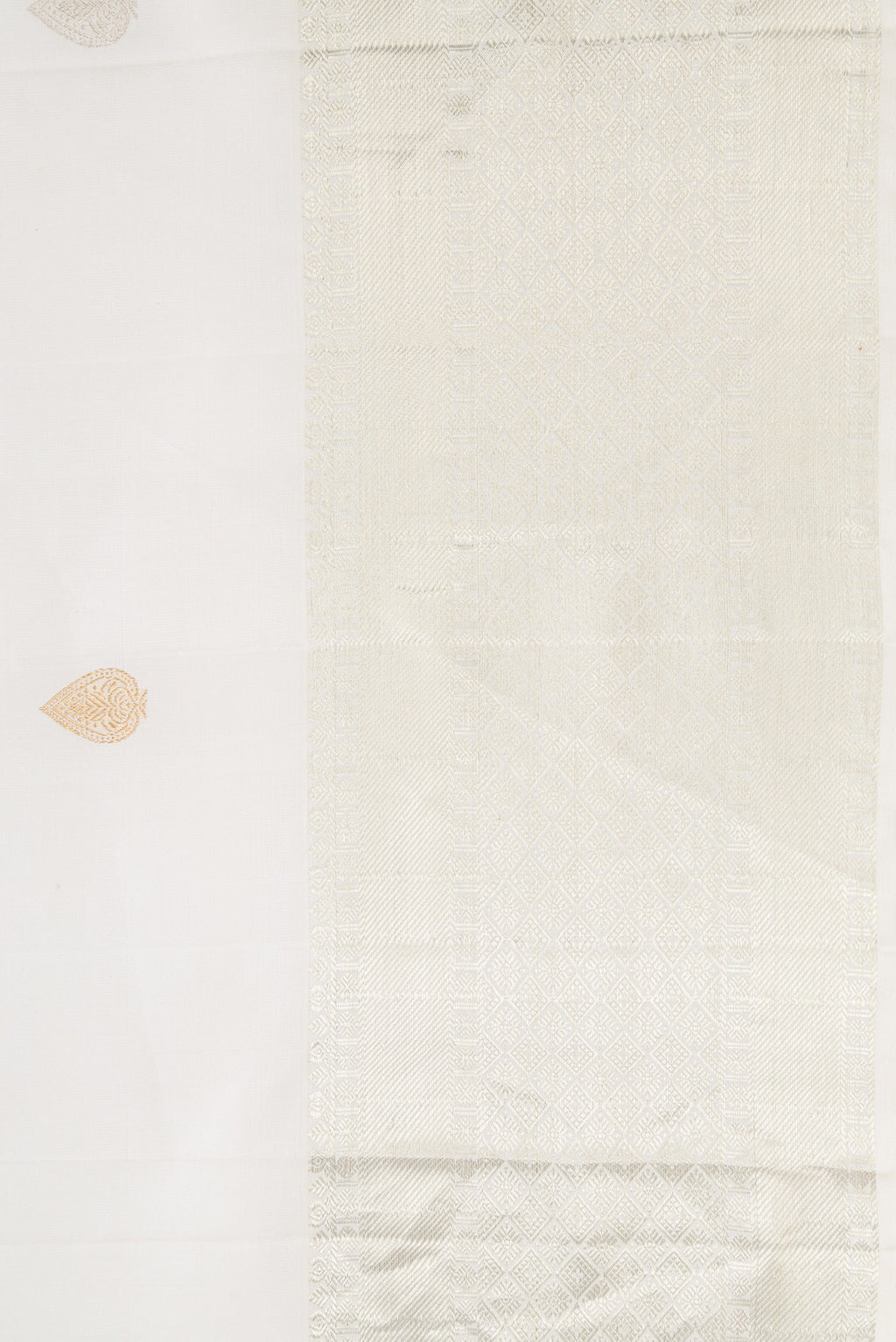Border image of White Dual Tone Kanchipuram Silk Saree with Zari Butta on the body and Zari Border. 