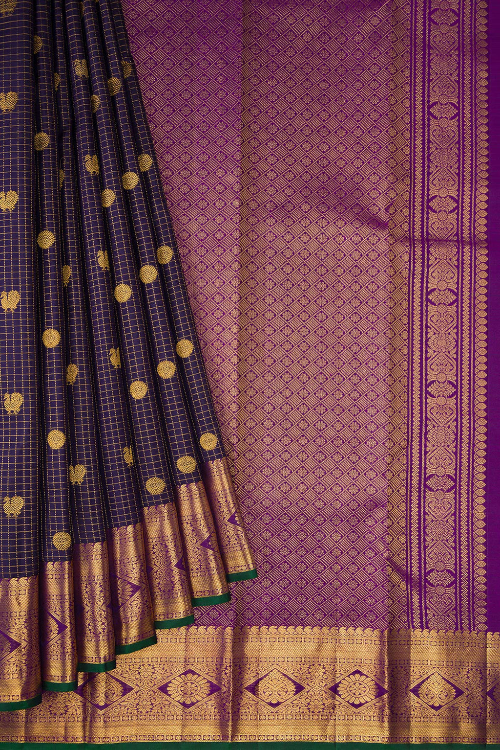 Pleats and pallu of Navy Blue Dual Tone Kanjivaram Silk Saree with Checked design on the body and Zari Border. 