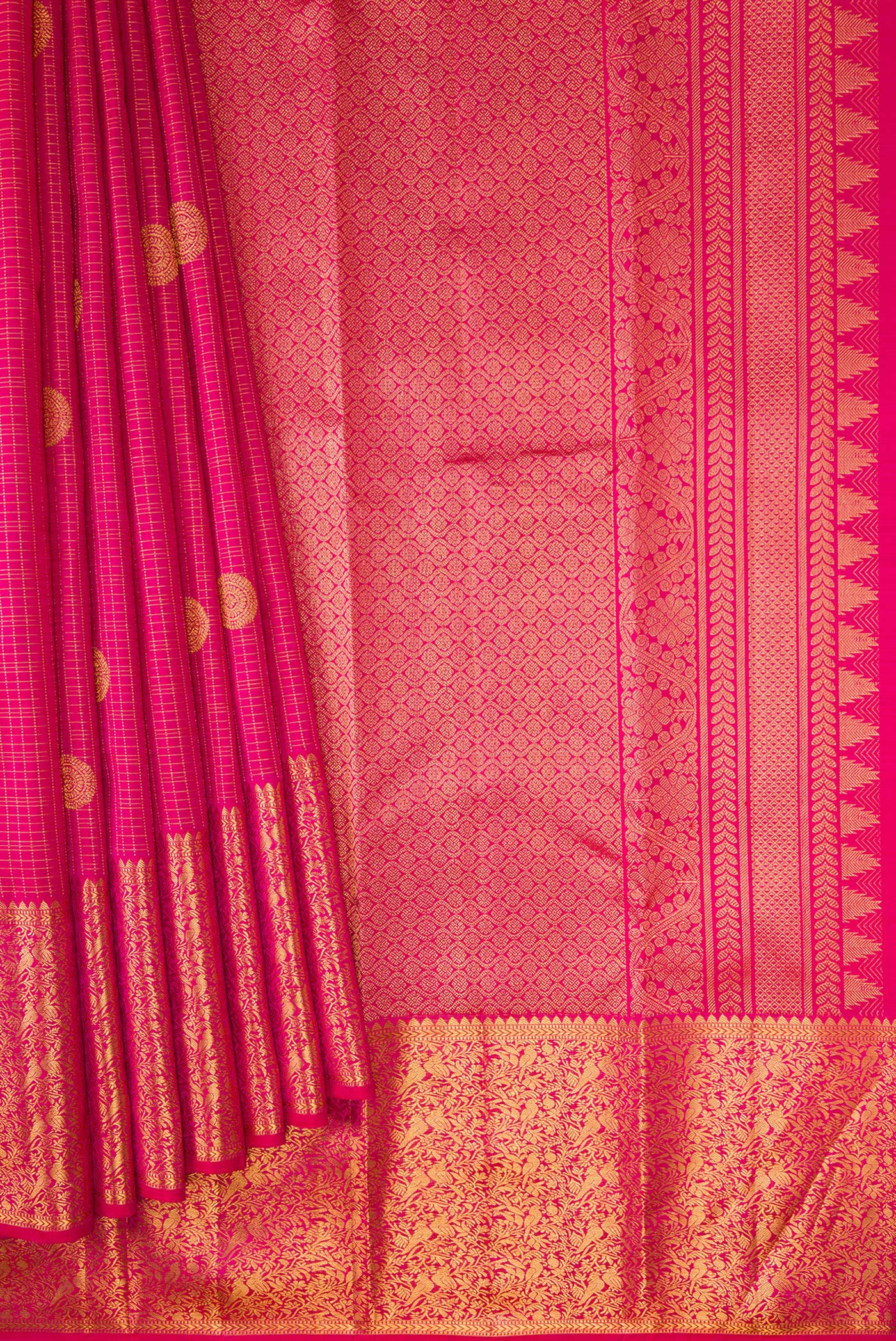 Pleats and pallu of Pink Dual Tone Kanjivaram Silk Saree with Checked design on the body and Fancy Border. 