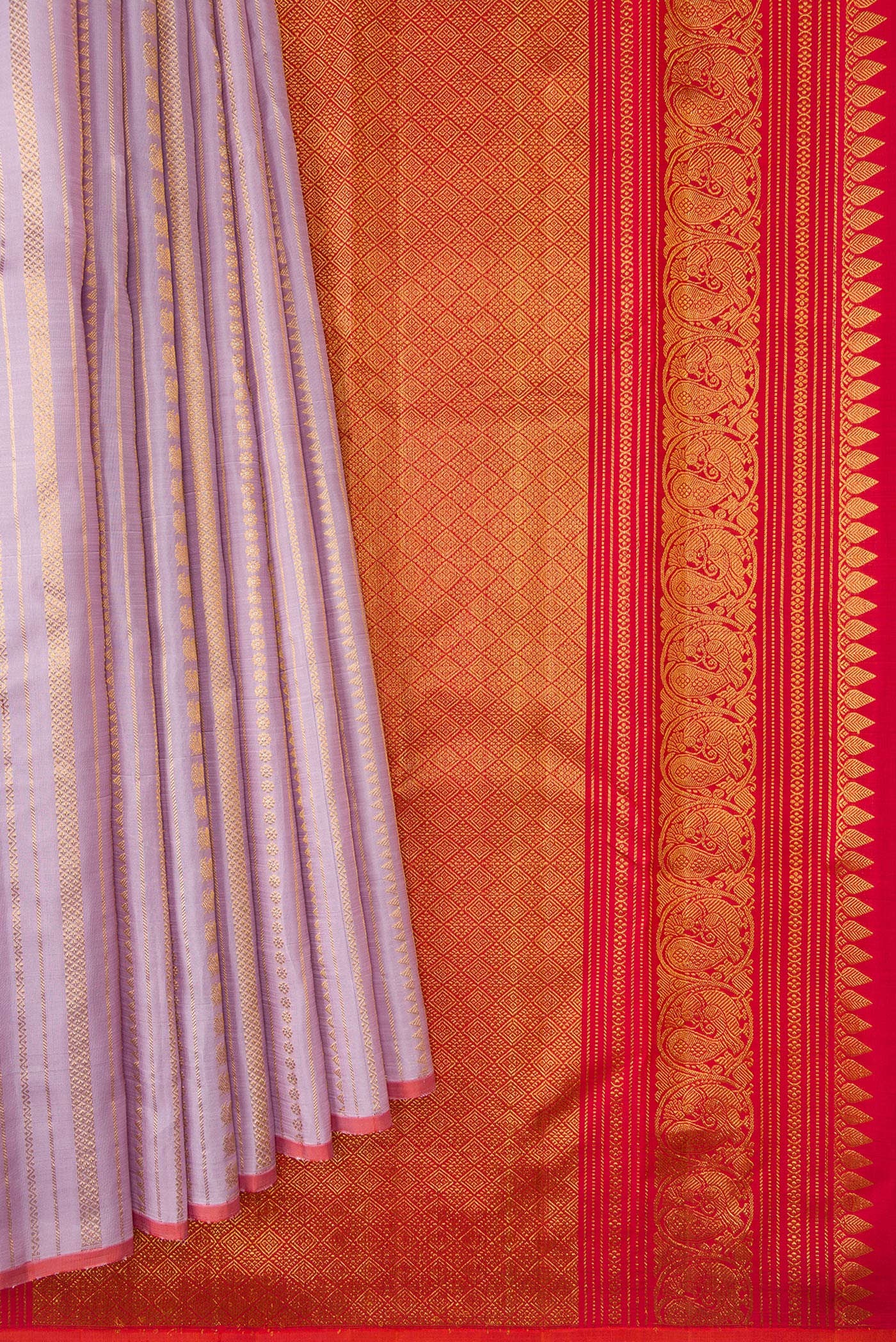 Pleats and pallu of Lavender Dual Tone Kanchipuram Silk Saree with Stripes on the body and Without Border. 