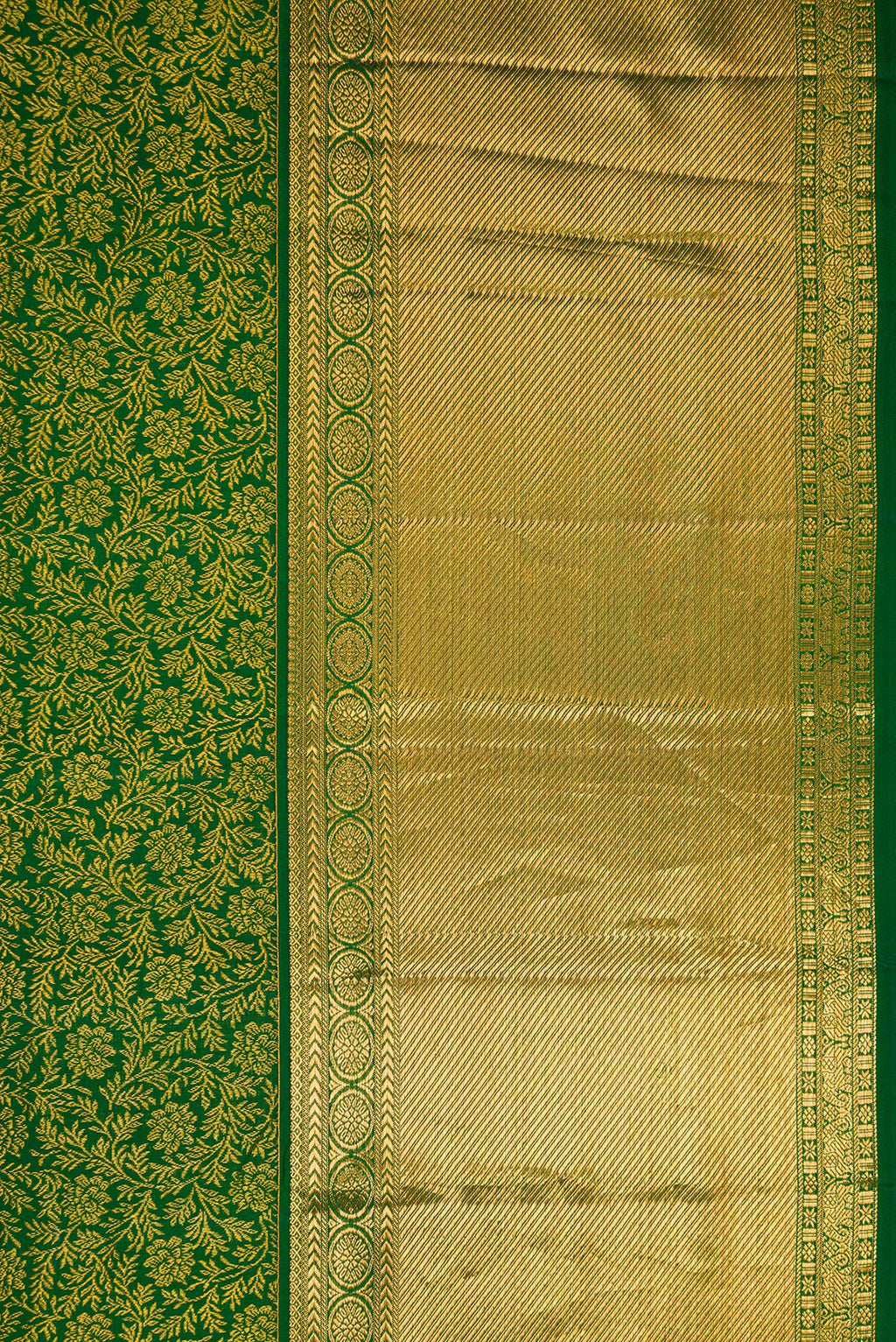 Border image of Bottle Green Dual Tone Kanchipuram Silk Saree with Zari Brocade on the body and Zari Border. 
