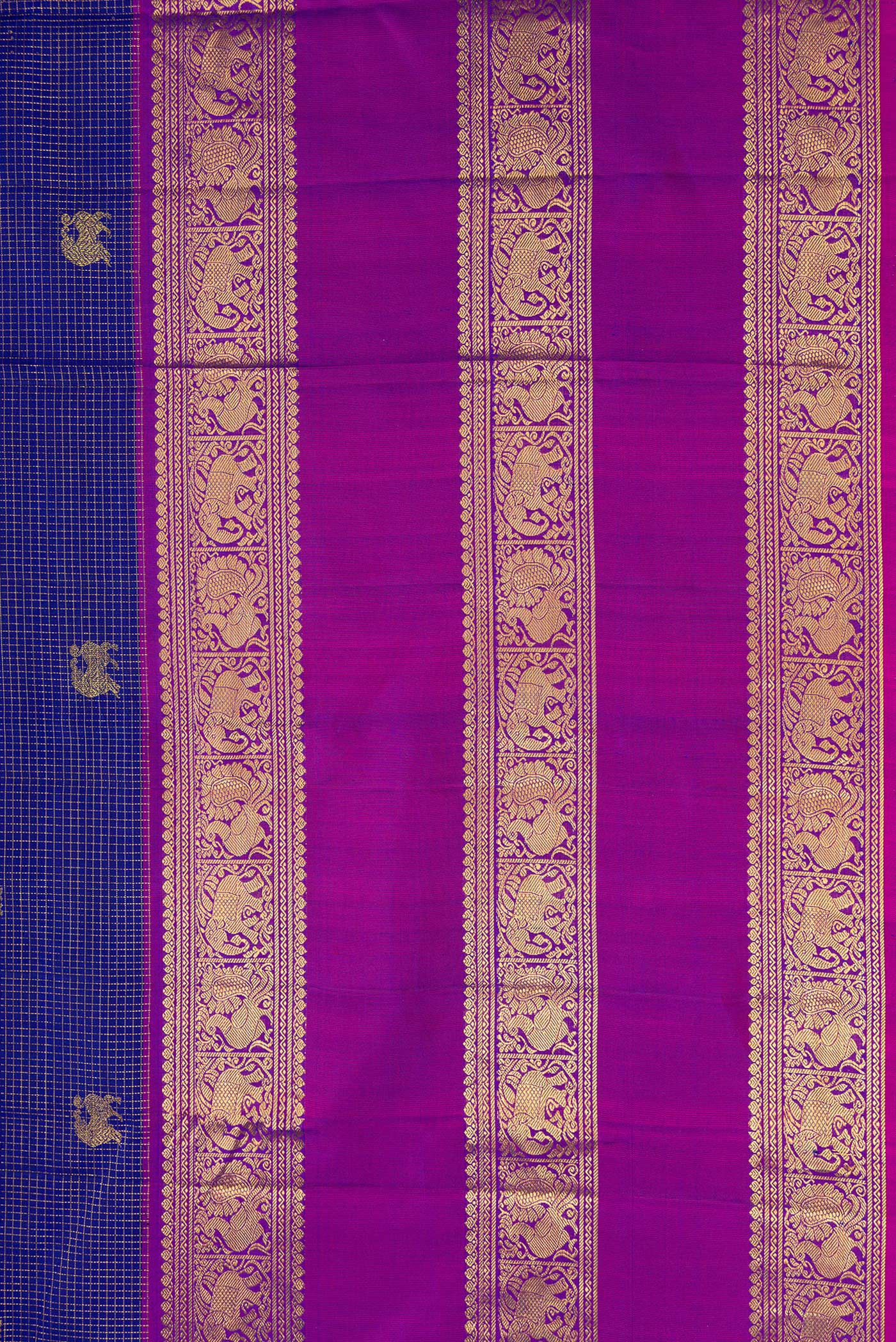 Border image of Navy Blue Dual Tone Kanjivaram Silk Saree with Checked design on the body and Zari Border. 