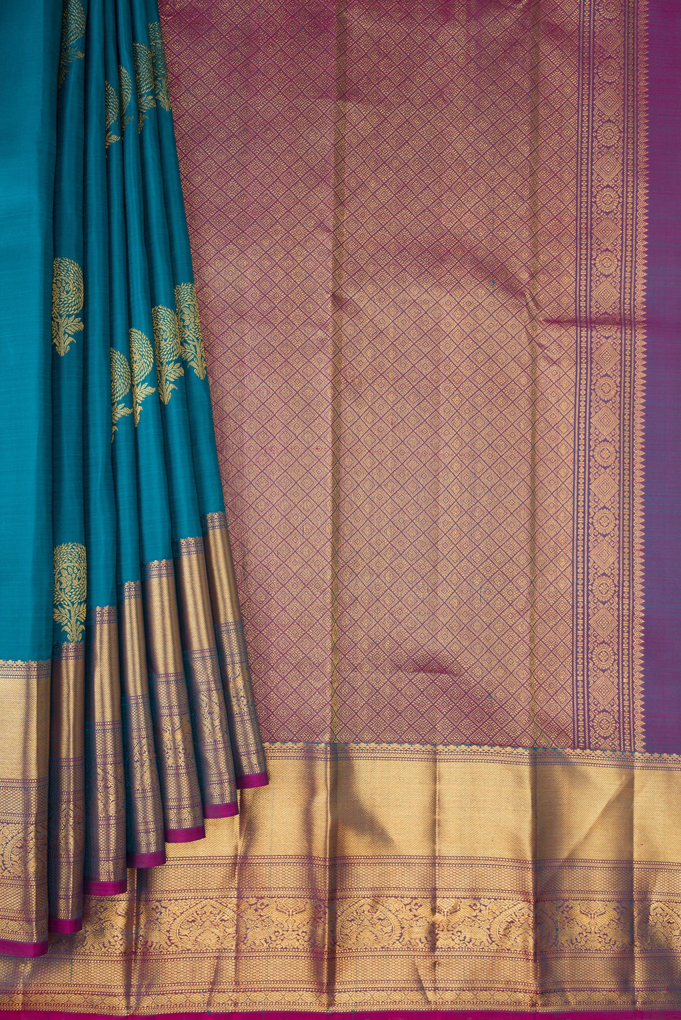Pleats and pallu of Maya Blue Dual Tone Kanchipuram Silk Saree with Zari Butta on the body and Zari Border. 