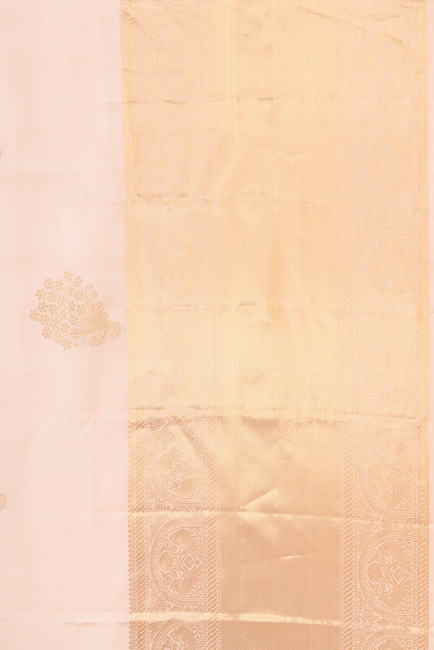 Border image of Peach Dual Tone Kanchipuram Silk Saree with Zari Butta on the body and Zari Border. 