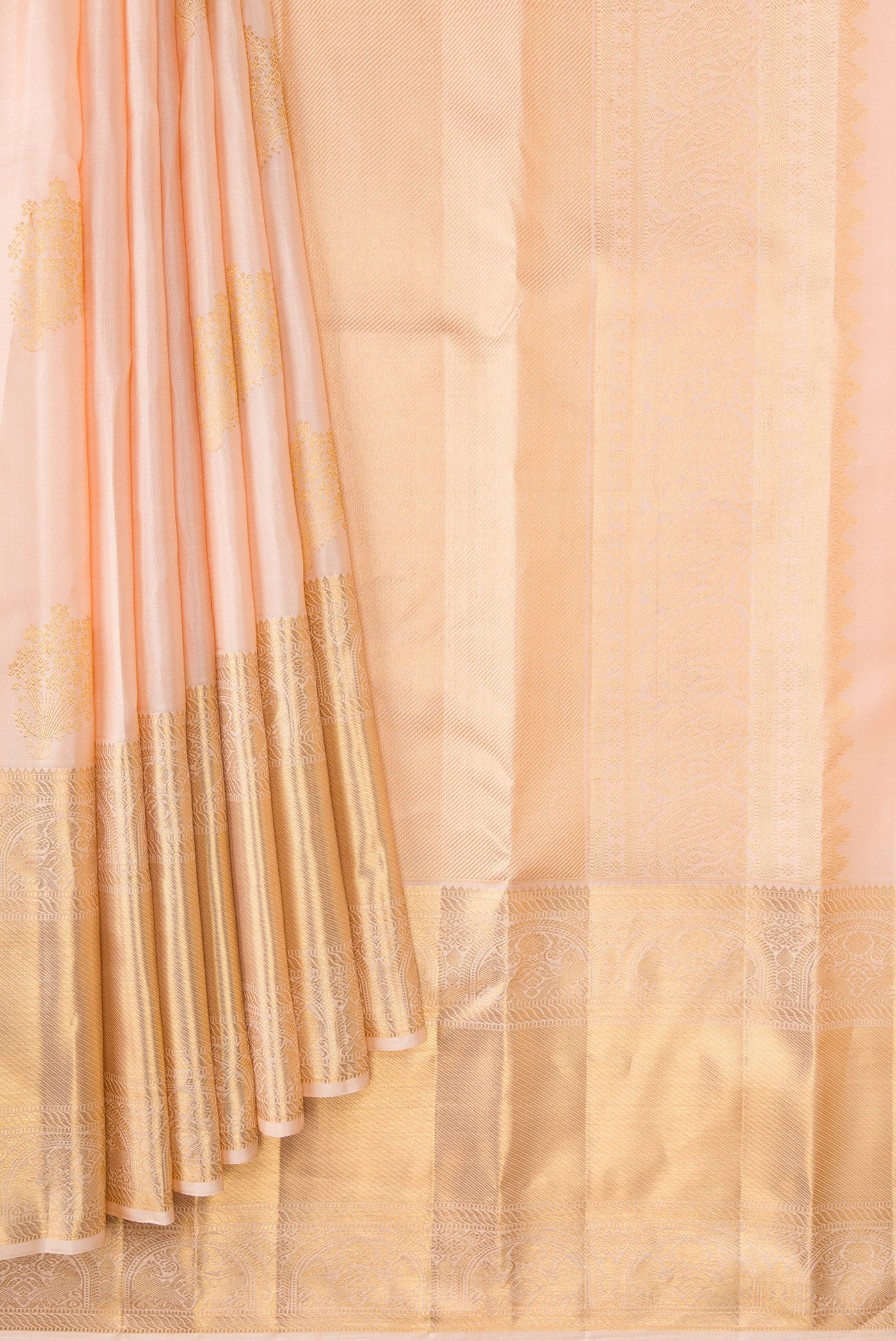Pleats and pallu of Peach Dual Tone Kanchipuram Silk Saree with Zari Butta on the body and Zari Border. 