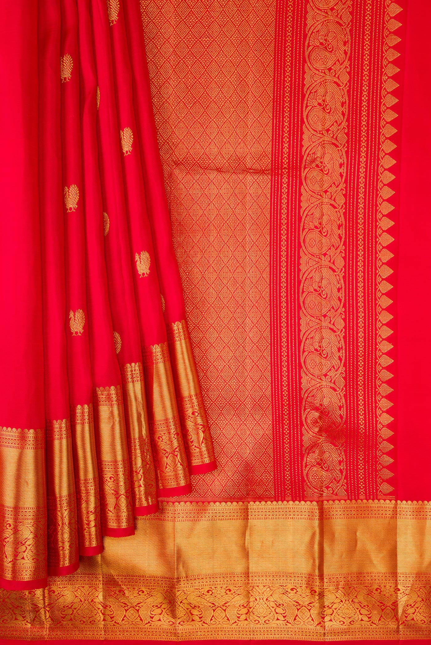 Pleats and pallu of Red Dual Tone Kanchipuram Silk Saree with Zari Butta on the body and Zari Border. 