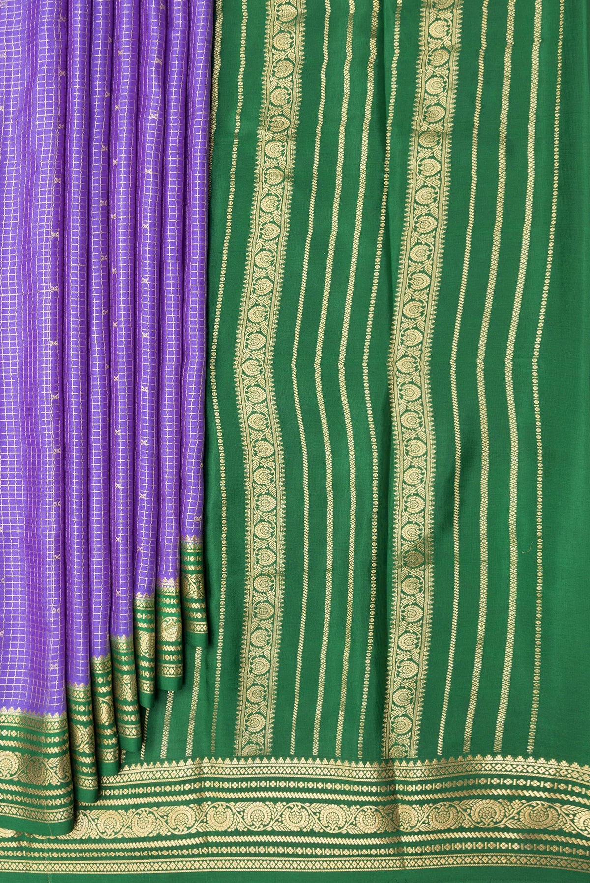 Pleats and pallu of Lavender Mysore Crepe Saree with Checked design on the body and Zari Border. 