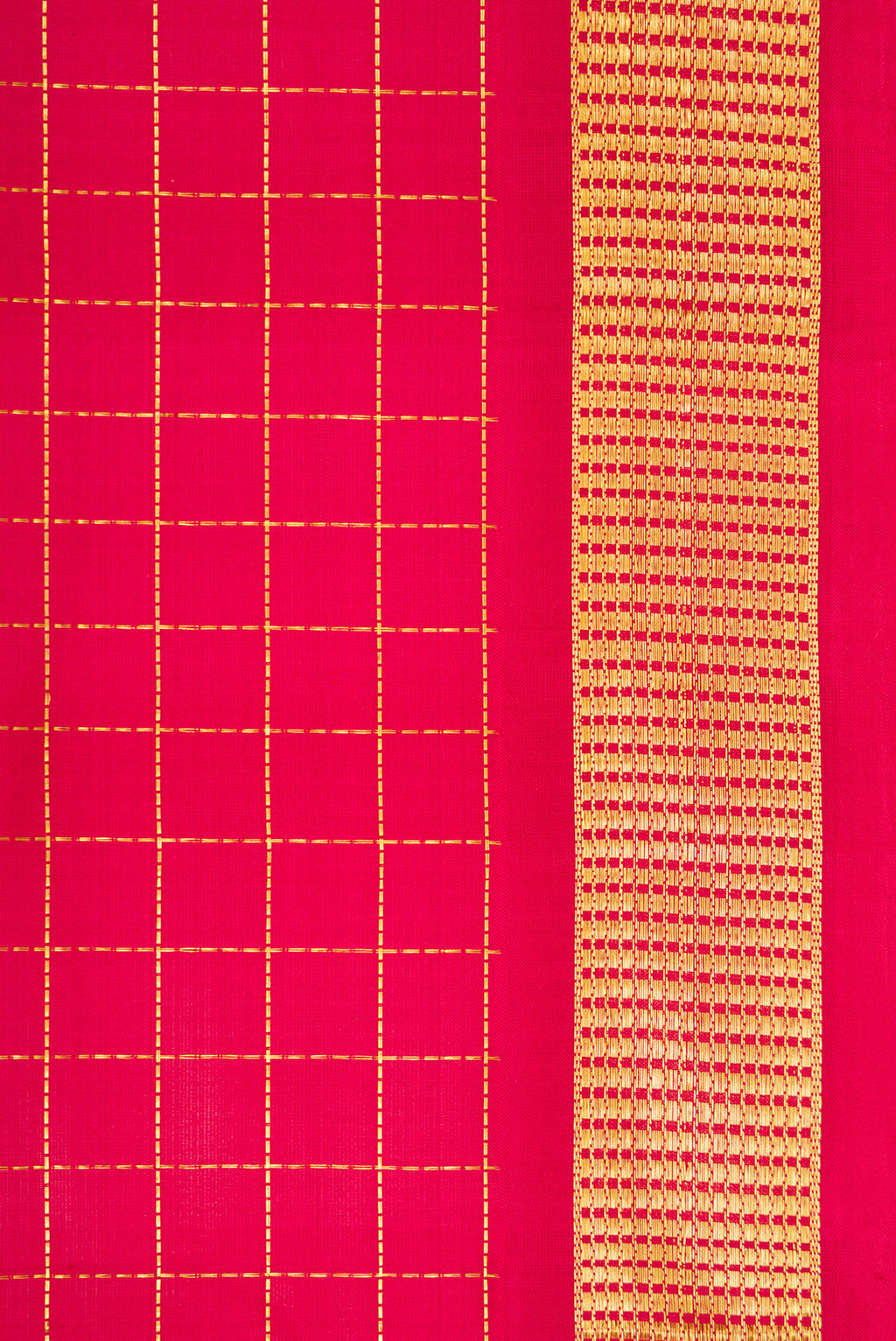 Border image of Maroon Dual Tone Kanchipuram Silk Nine Yards Saree with Checked design on the body and Zari Border. 