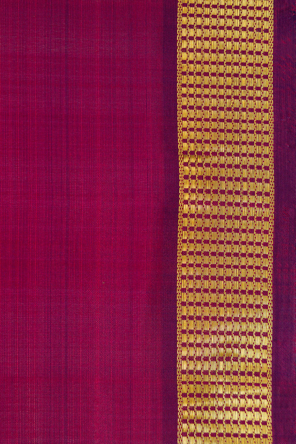 Border image of Purple Dual Tone Kanjivaram Silk Nine Yards Saree with Zari Butta on the body and Zari Border. 