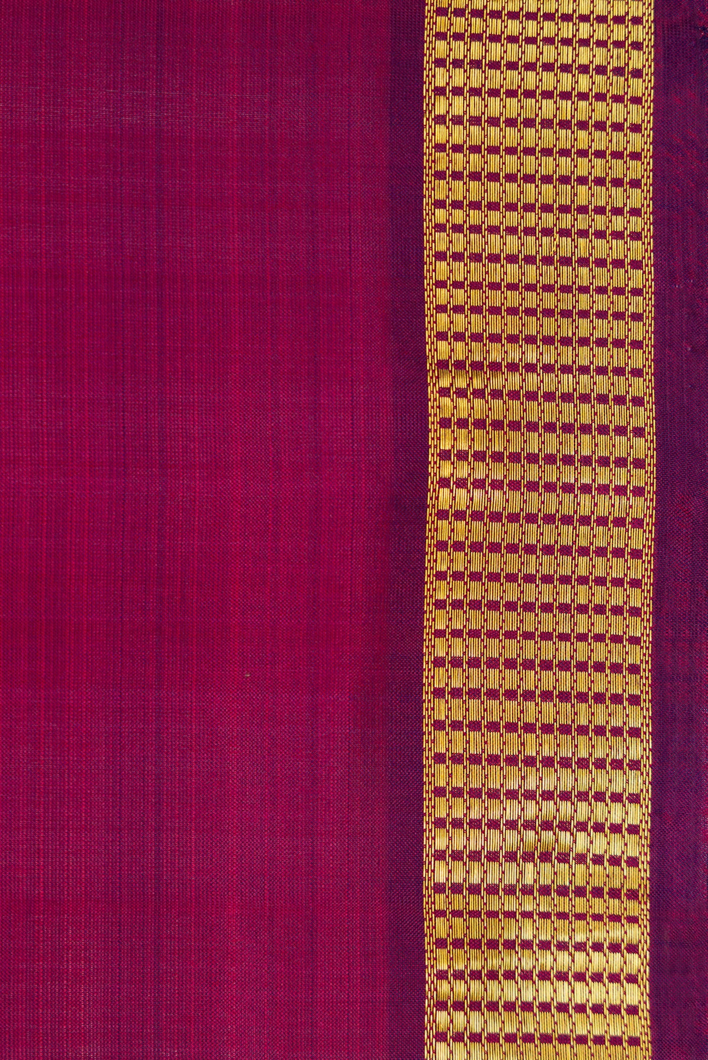 Border image of Purple Dual Tone Kanjivaram Silk Nine Yards Saree with Zari Butta on the body and Zari Border. 