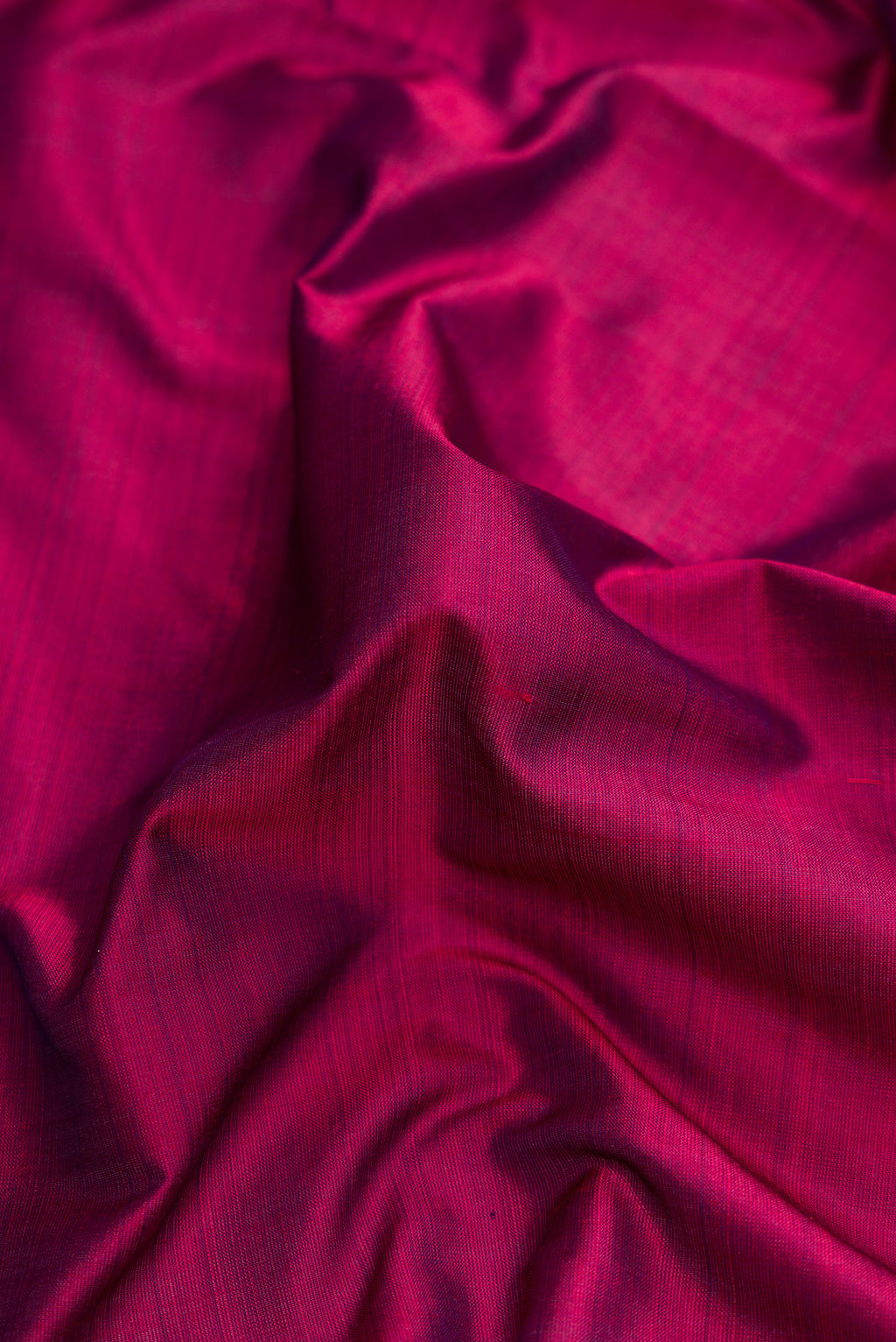 Close up of Purple Dual Tone Kanjivaram Silk Nine Yards Saree with Zari Butta on the body and Zari Border.  displaying folds