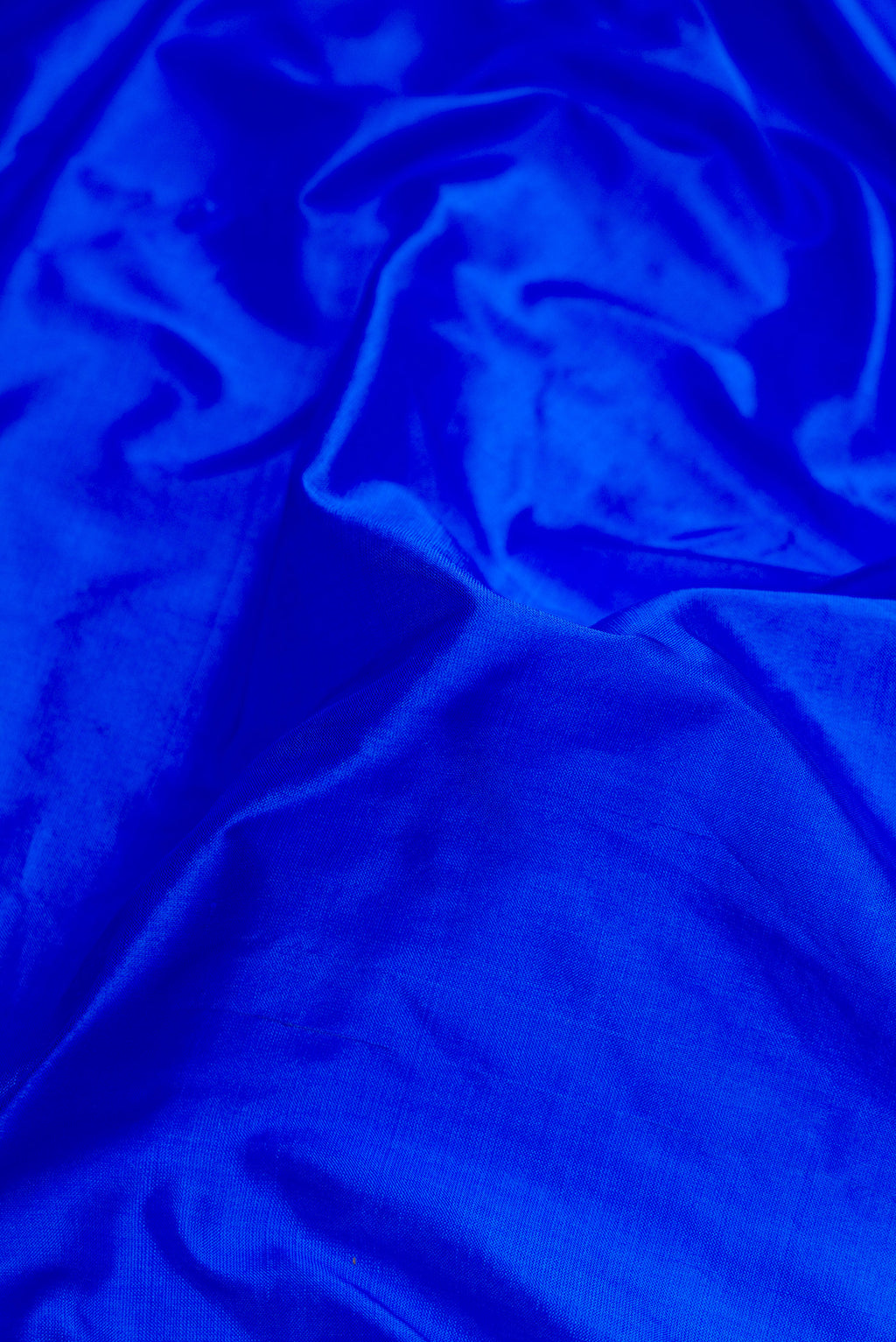 Close up of Royal Blue Dual Tone Kanjivaram Silk Nine Yards Saree with Plain Body and Zari Border.  displaying folds