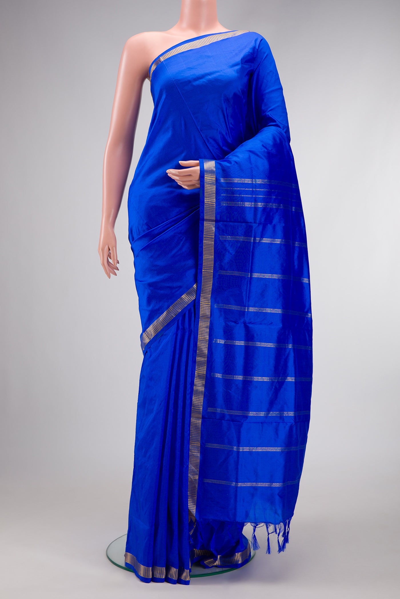 Royal Blue Dual Tone Kanjivaram Silk Nine Yards Saree with Plain Body and Zari Border.  displayed on a mannequin